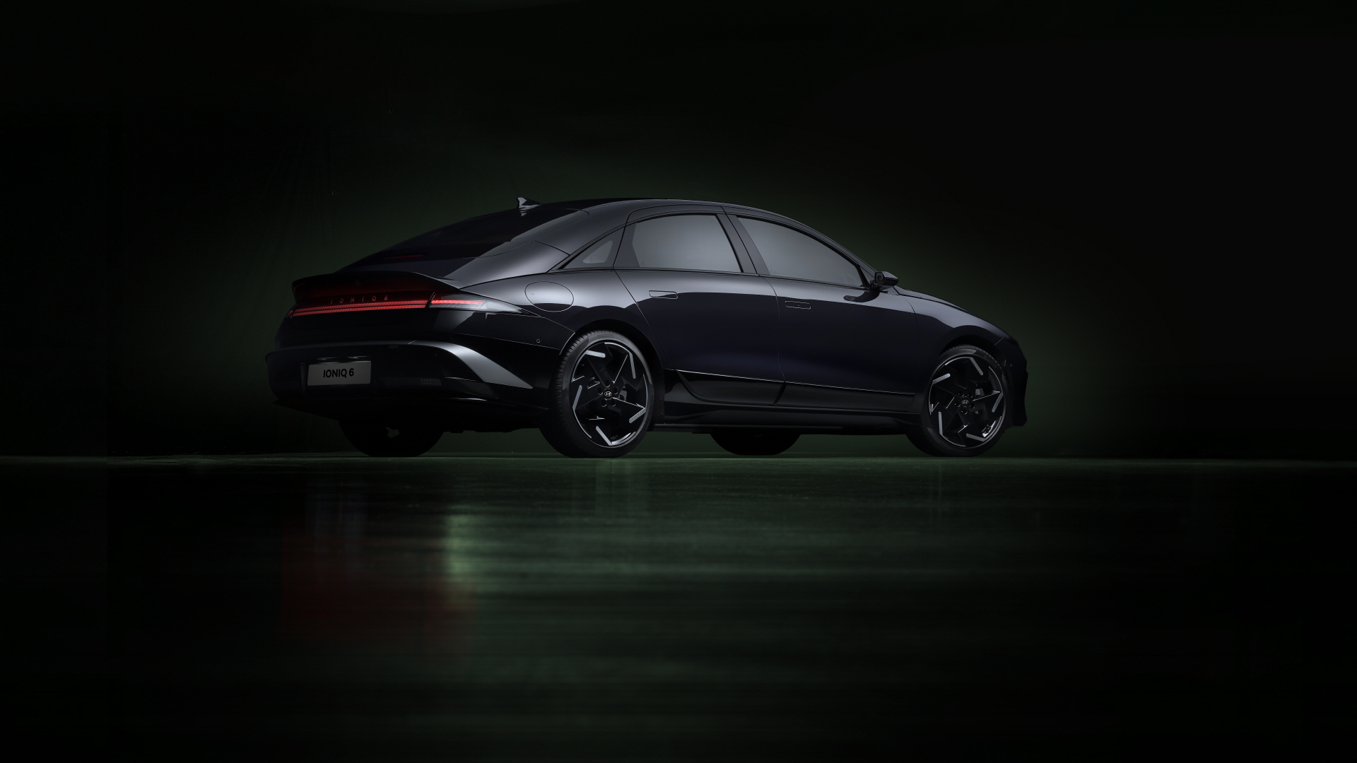 A new form of electric elegance — shaped by refined curves, balanced proportions, and a seamless sense of flow.