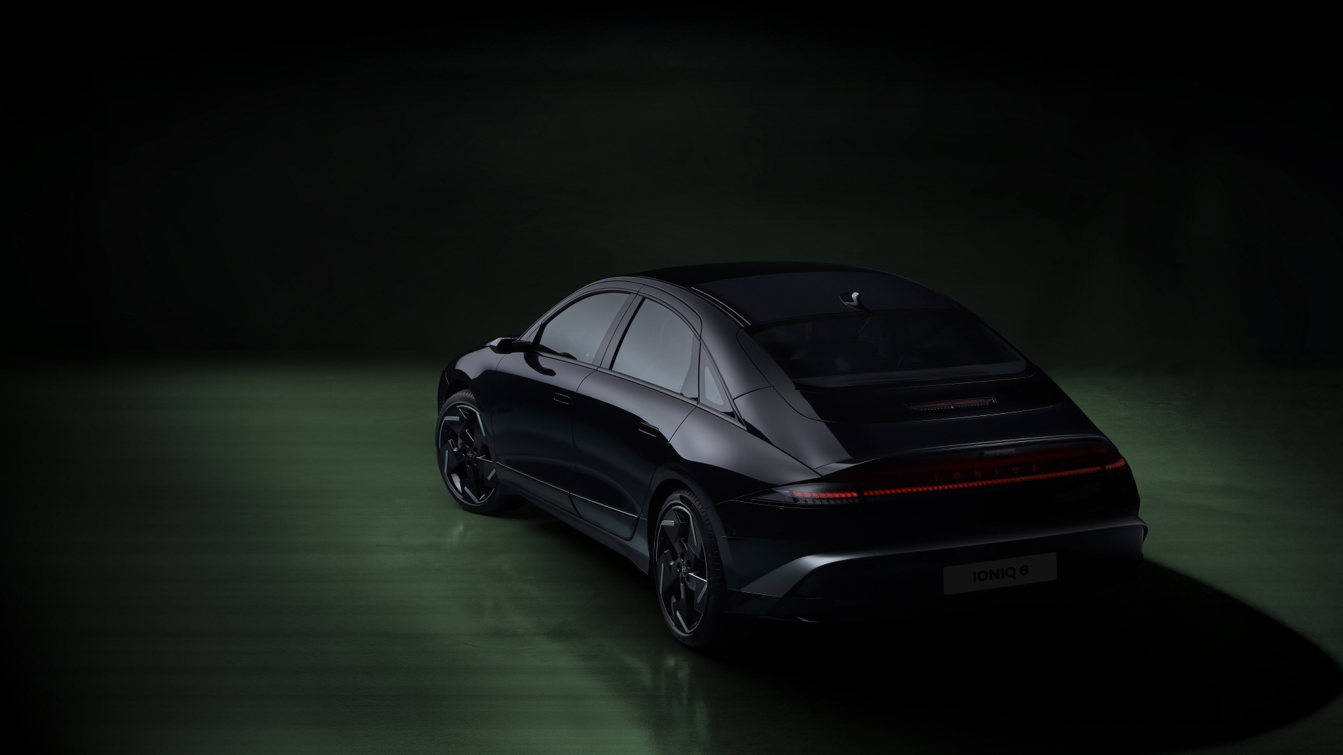 A new form of electric elegance — shaped by refined curves, balanced proportions, and a seamless sense of flow.