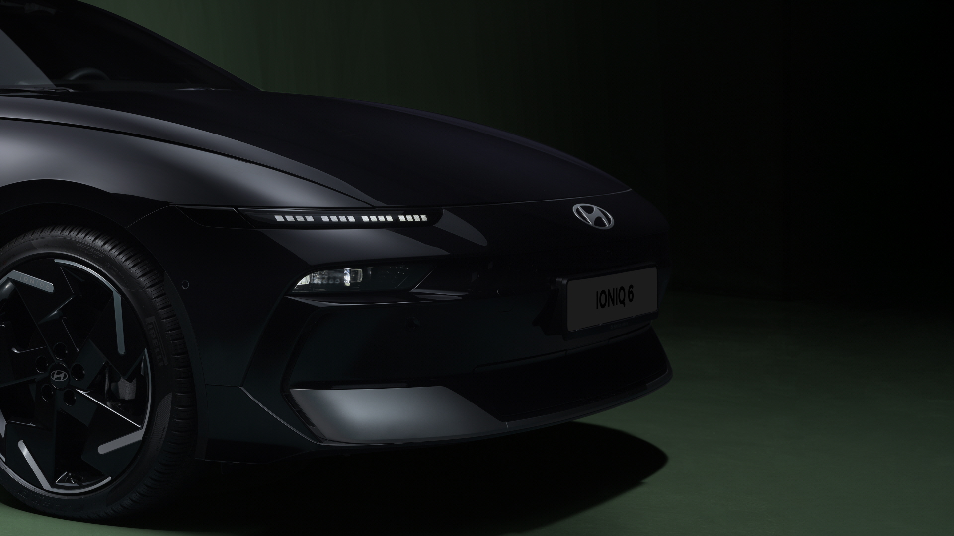 A new form of electric elegance — shaped by refined curves, balanced proportions, and a seamless sense of flow.