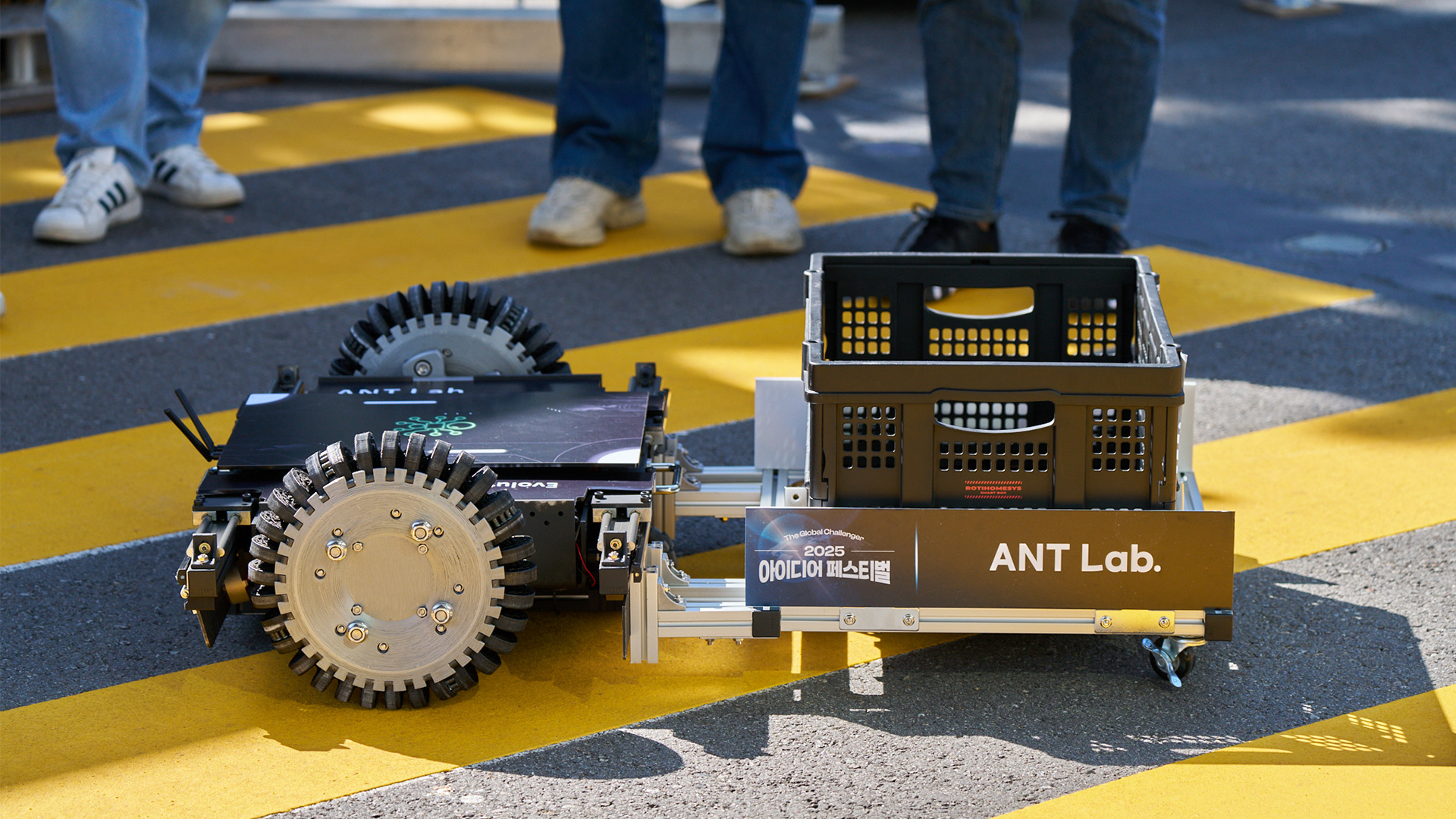 액티브 옴니 내비게이션 트랜스포터’ 시연 모습