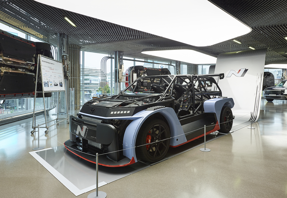 N 전용 공간에 전시된 RN24 롤링랩의 모습