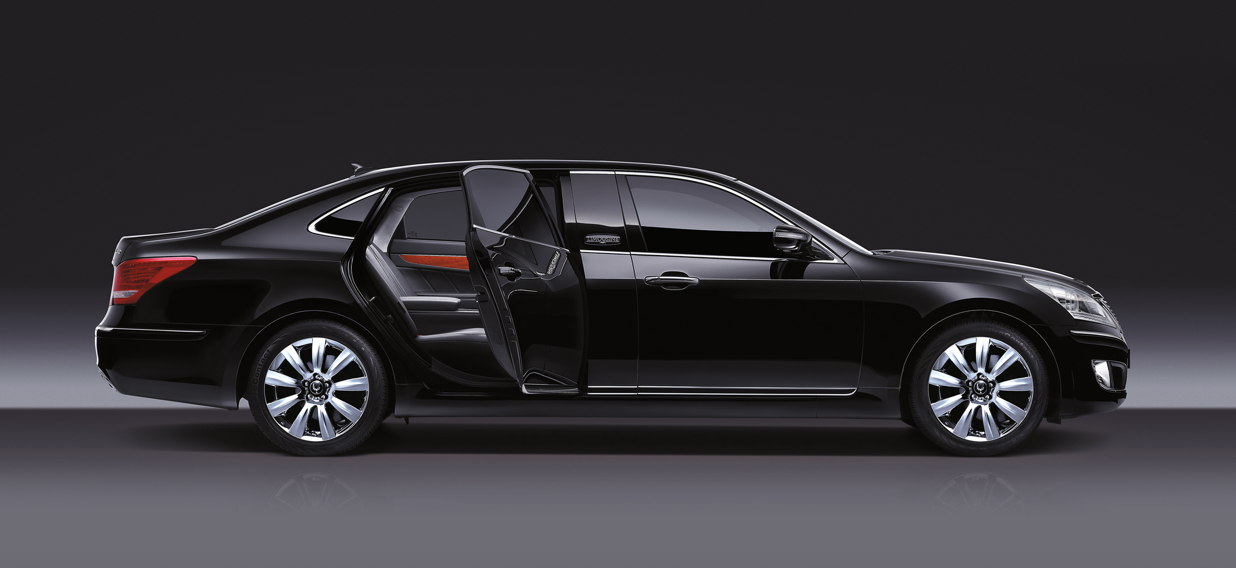 Hyundai Motor Company's 2nd Generation Equus Limousine as a Protocol Car at the 2010 G20 Seoul Summit