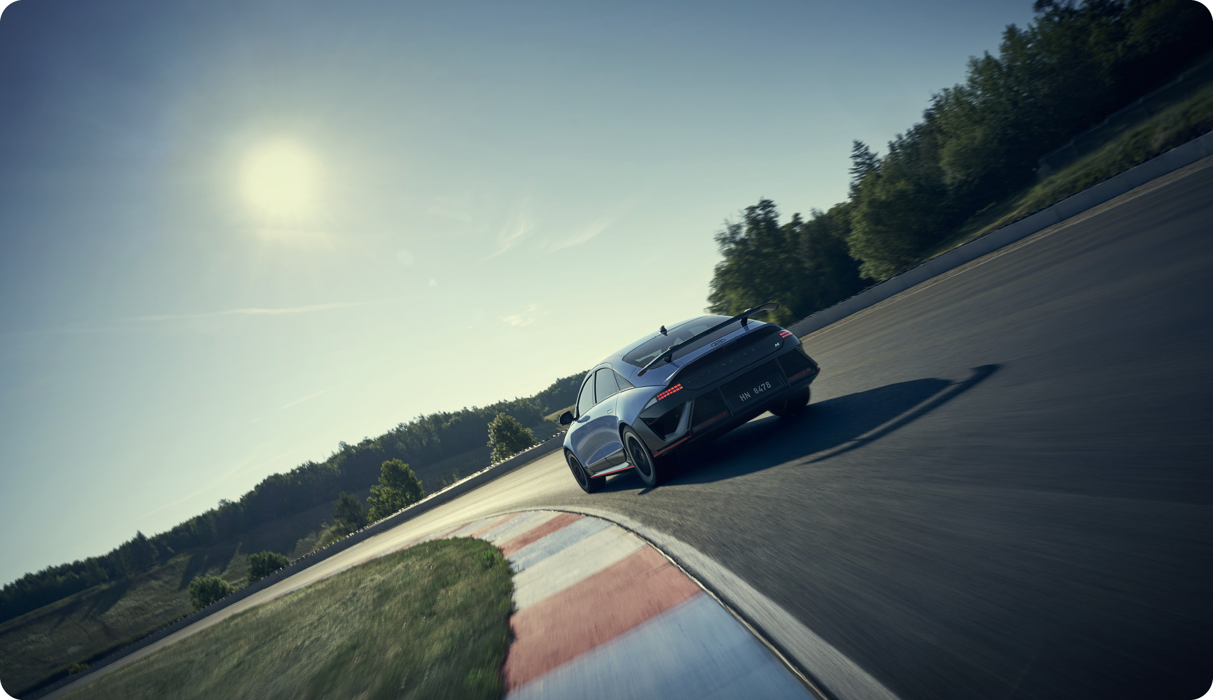 아이오닉 6 N 주행 모습