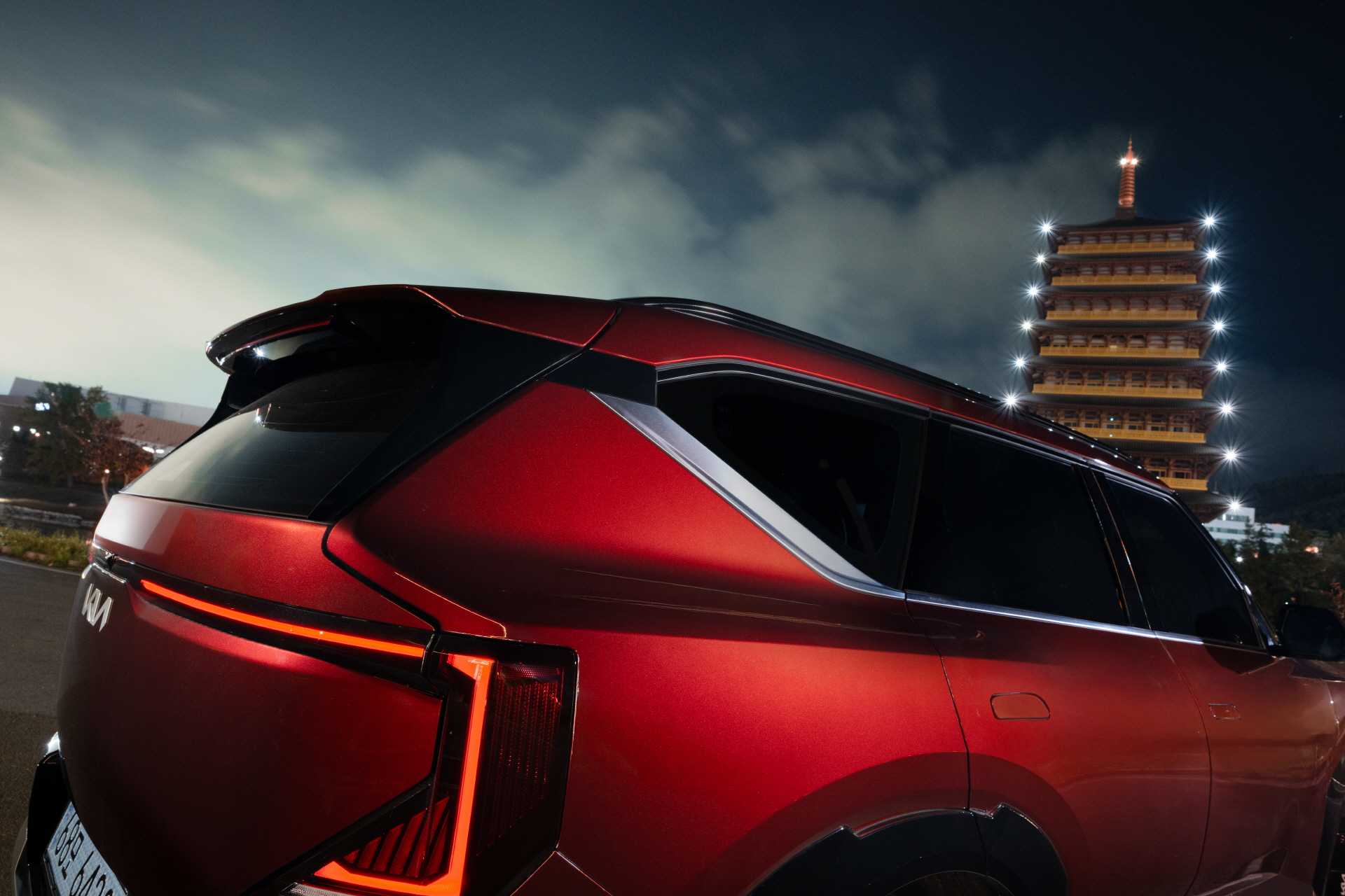 The Kia EV5 captures the harmony between tradition and modernity in Gyeongju, the host city of the upcoming APEC Summit.