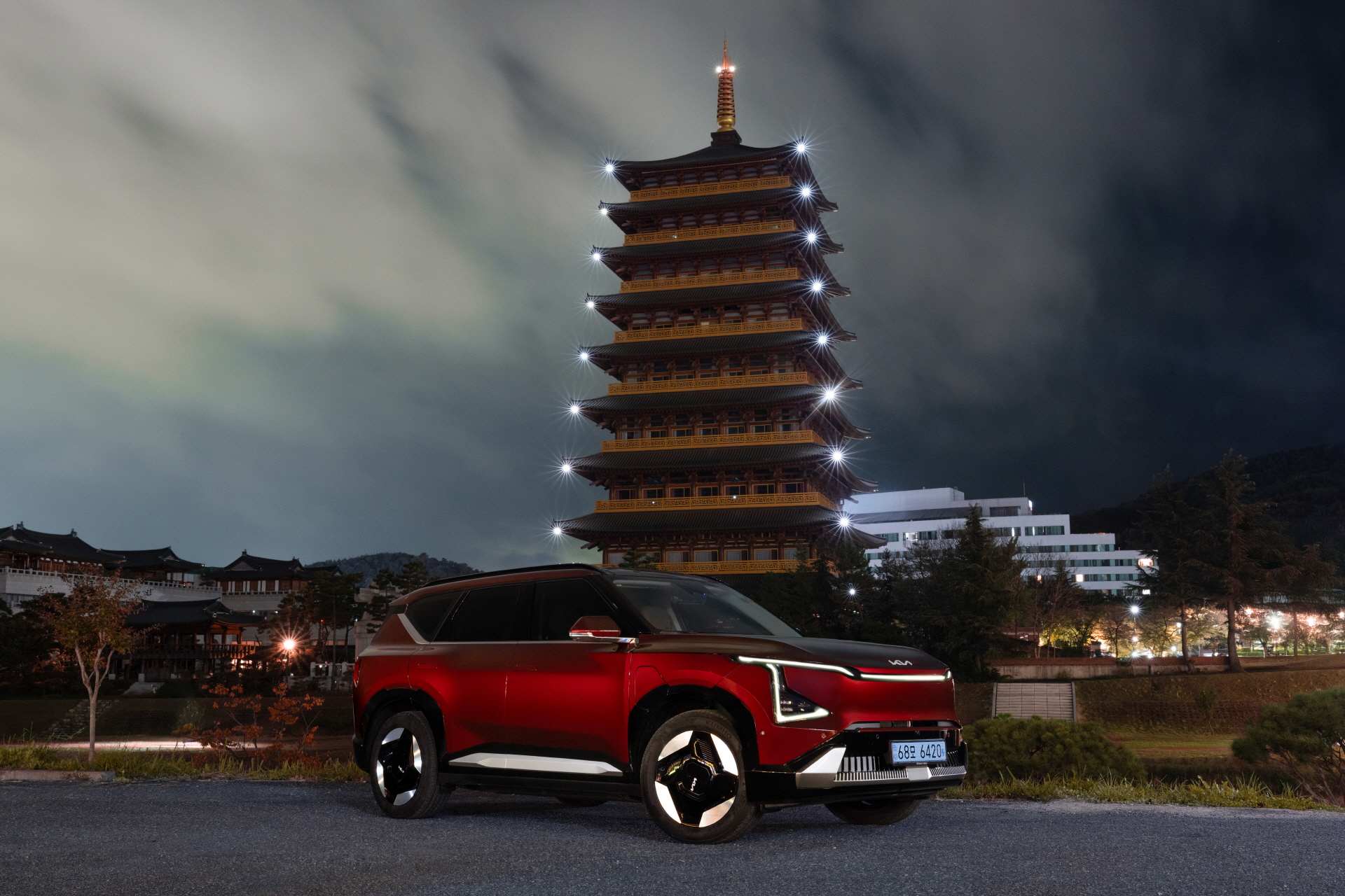 The Kia EV5 captures the harmony between tradition and modernity in Gyeongju, the host city of the upcoming APEC Summit.