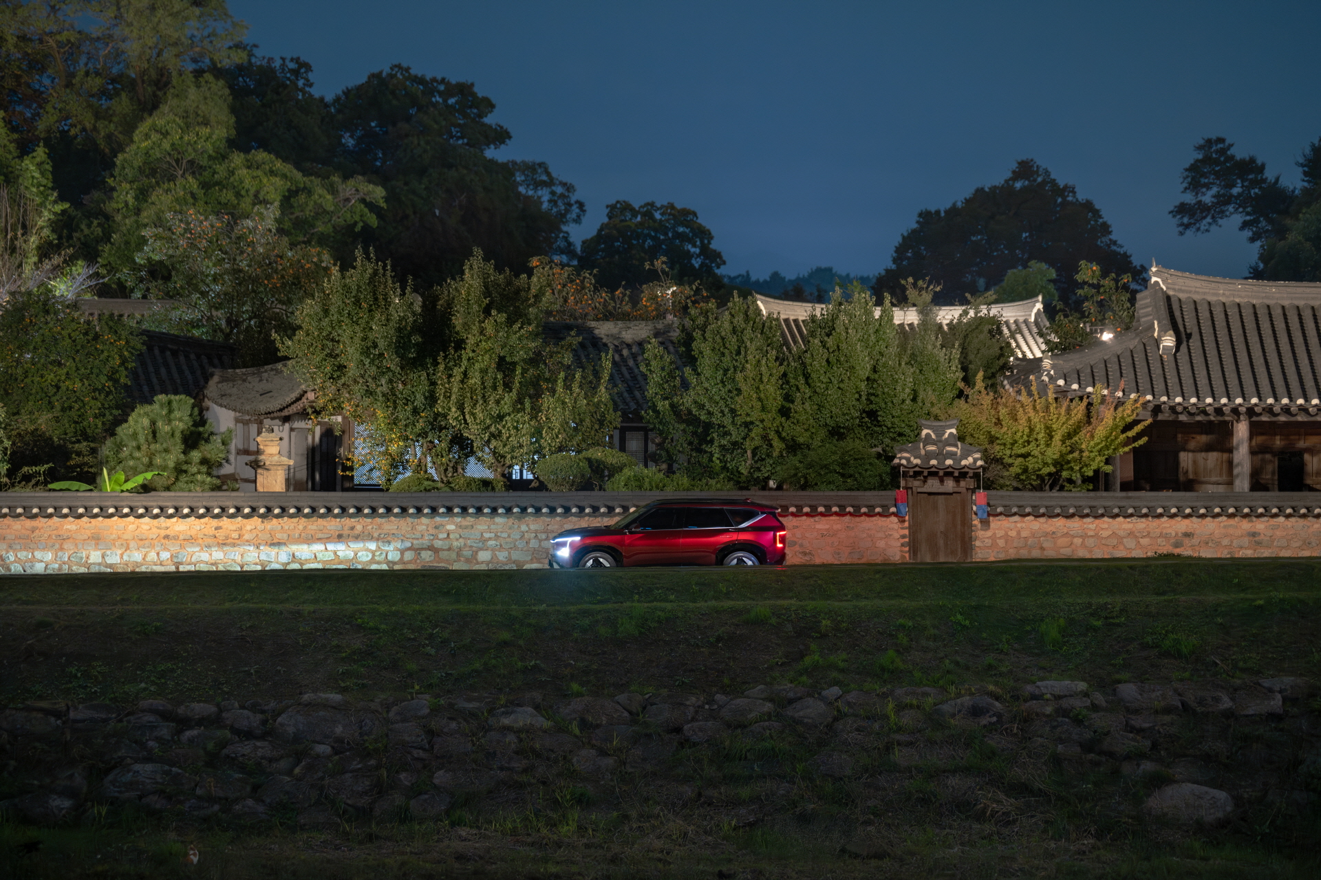 The Kia EV5 captures the harmony between tradition and modernity in Gyeongju, the host city of the upcoming APEC Summit.
