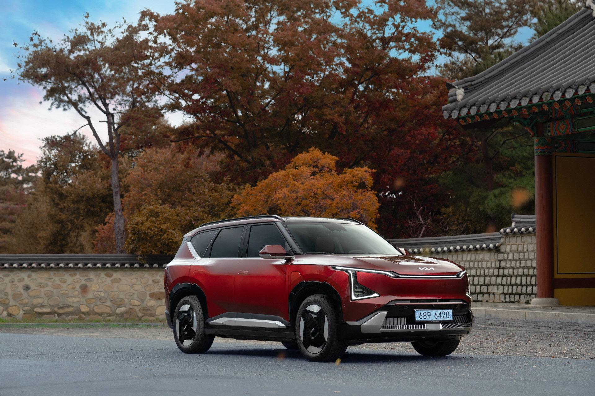 The Kia EV5 captures the harmony between tradition and modernity in Gyeongju, the host city of the upcoming APEC Summit.