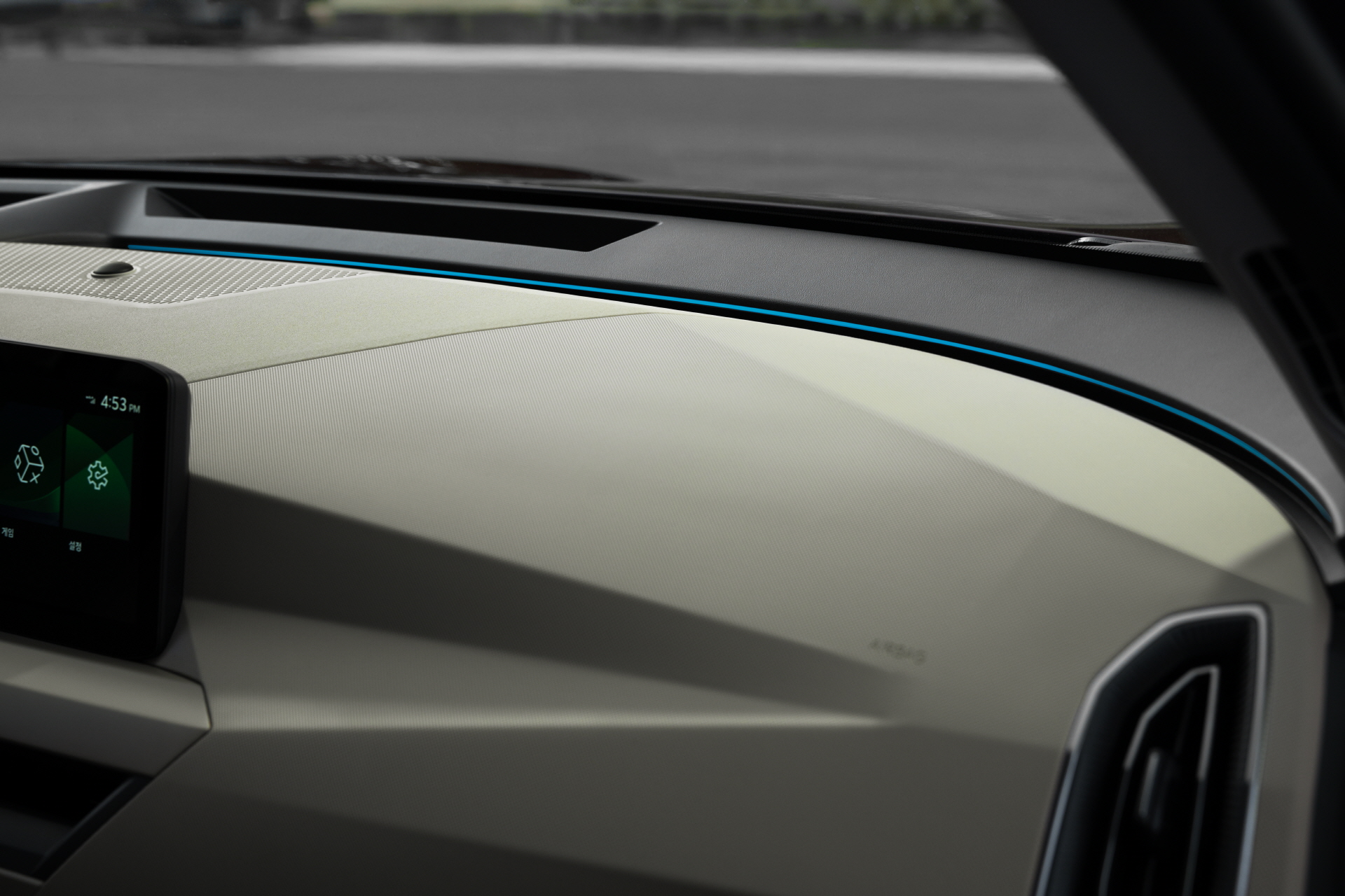 The Kia EV5 captures the harmony between tradition and modernity in Gyeongju, the host city of the upcoming APEC Summit.