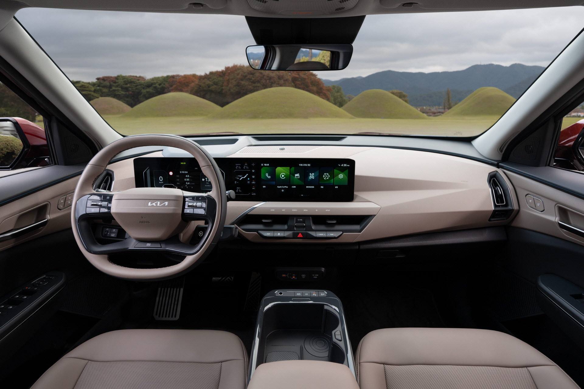 The Kia EV5 captures the harmony between tradition and modernity in Gyeongju, the host city of the upcoming APEC Summit.