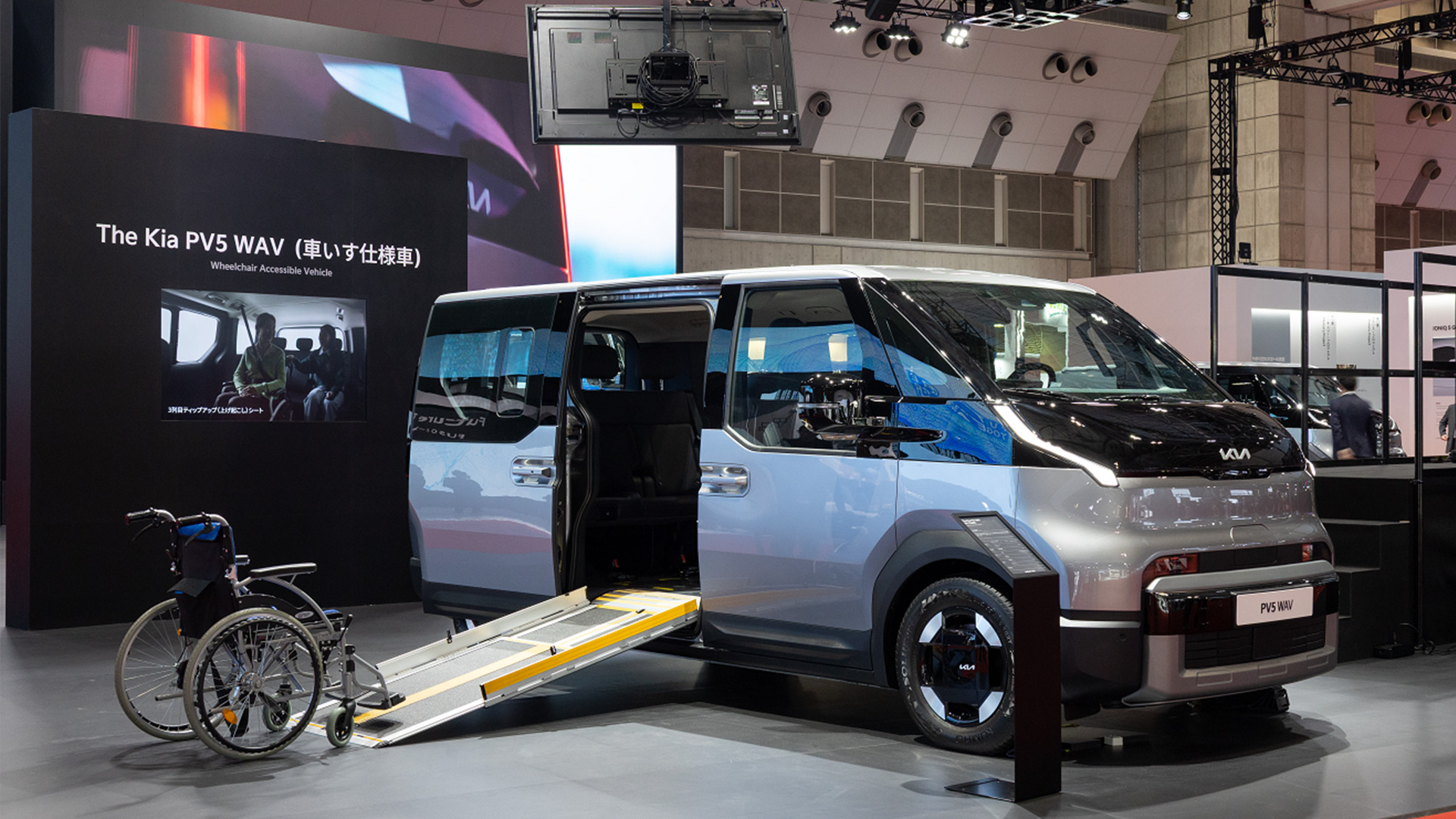 '2025 재팬모빌리티쇼' 기아관에 전시된 PV5 WAV