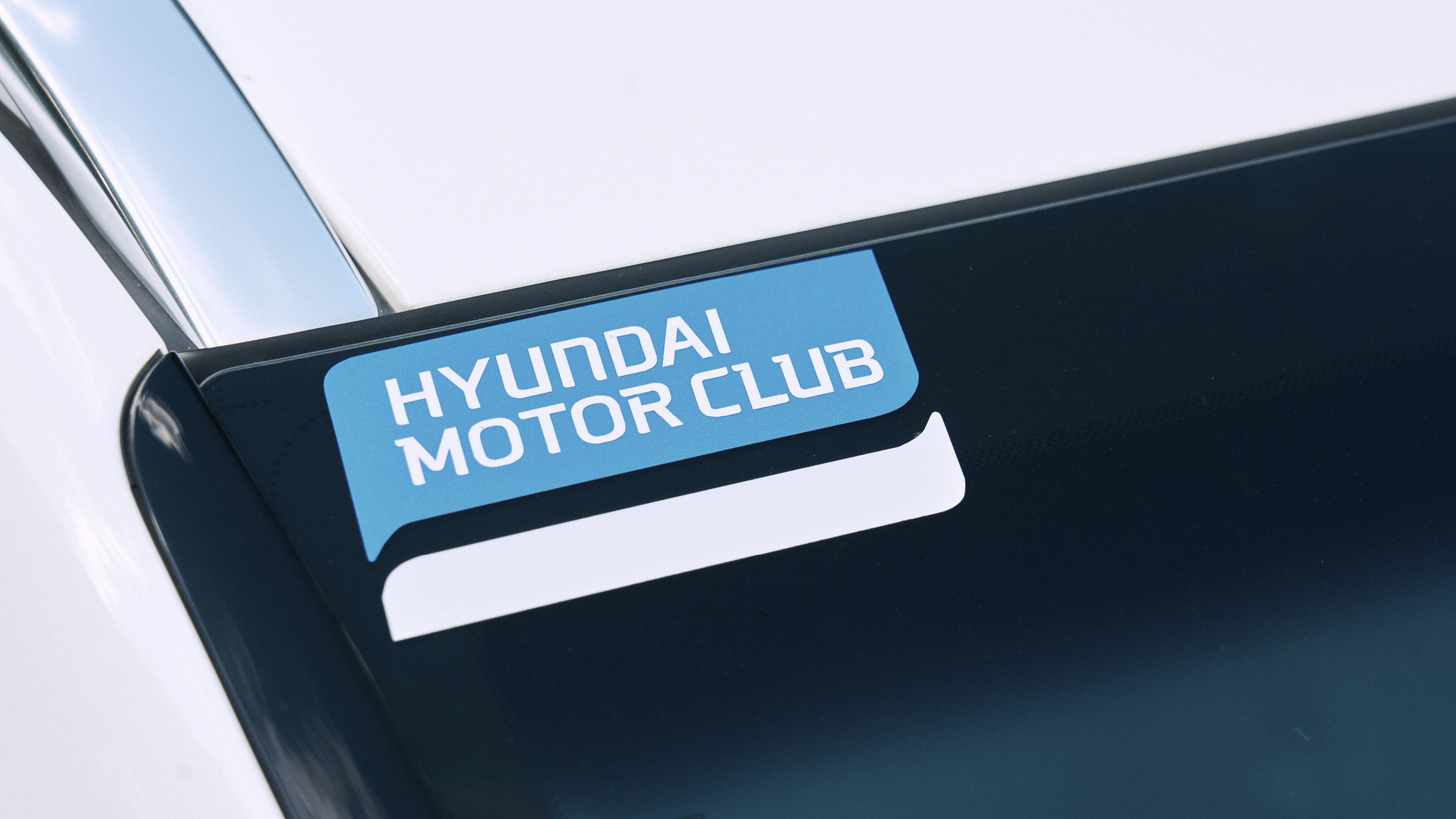 The Hyundai Motor Club logo is attached to the vehicle