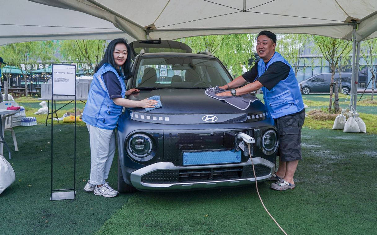 Using electric vehicle power during Hyundai Motor Club's social contribution activities