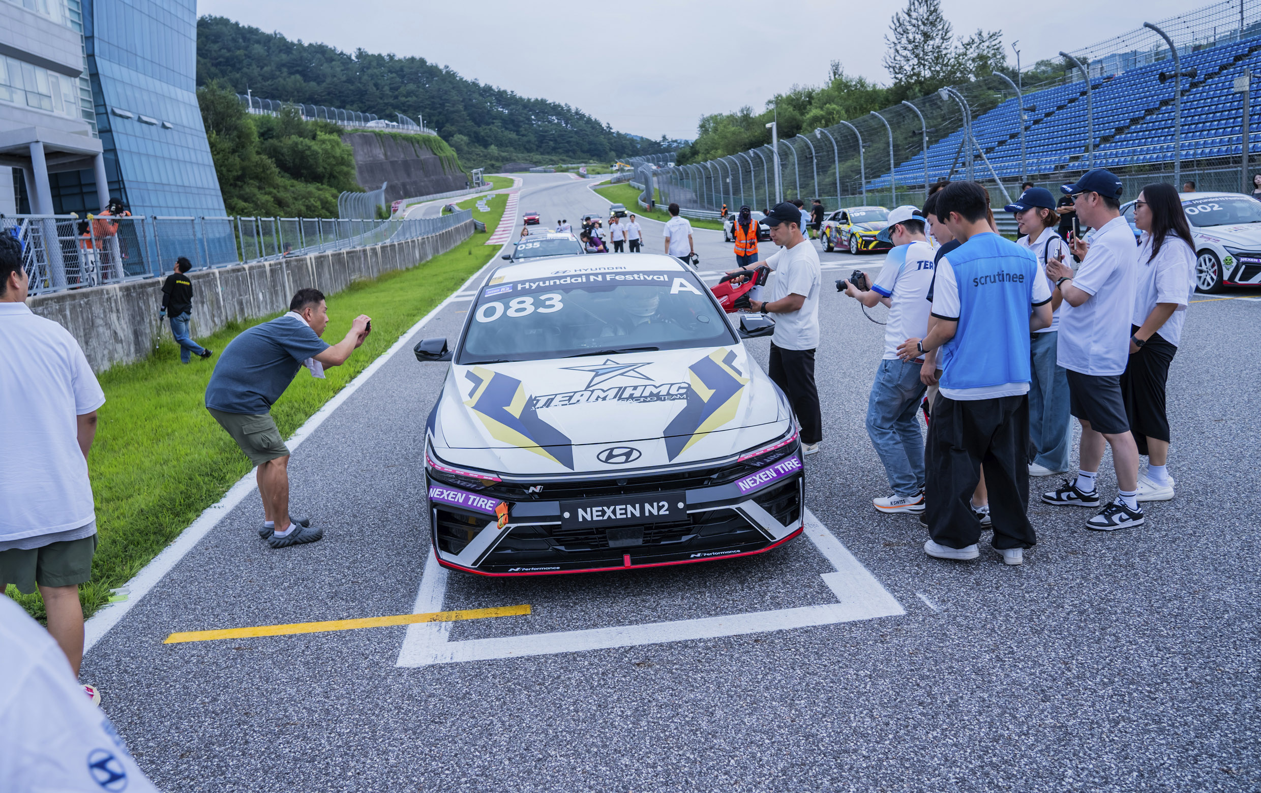 레이스를 준비하는 팀HMC의 모습