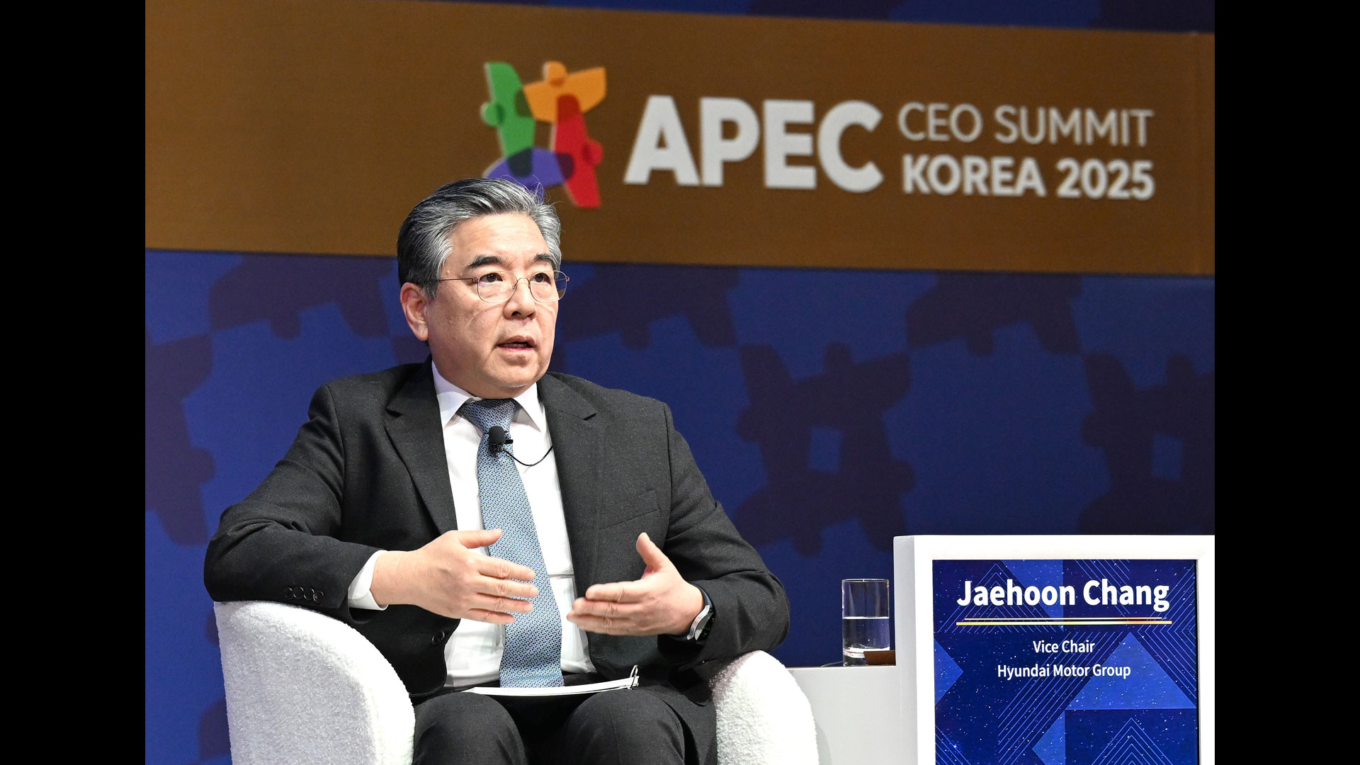 장재훈 현대자동차그룹 부회장이 APEC CEO 서밋 수소 세션에서 발언을 하는 모습 - (1)