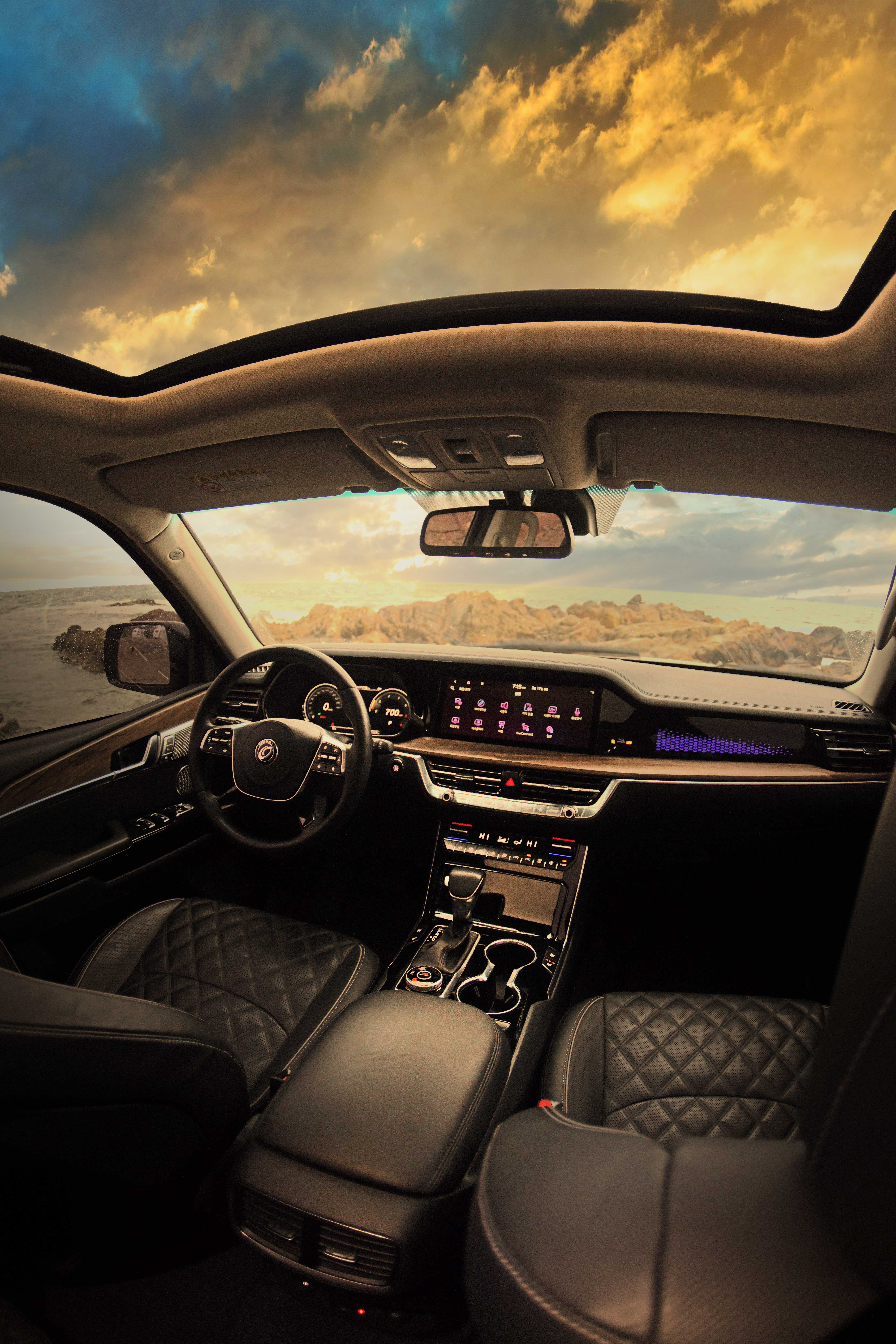 모바히 내부 앞좌석 전체 뷰