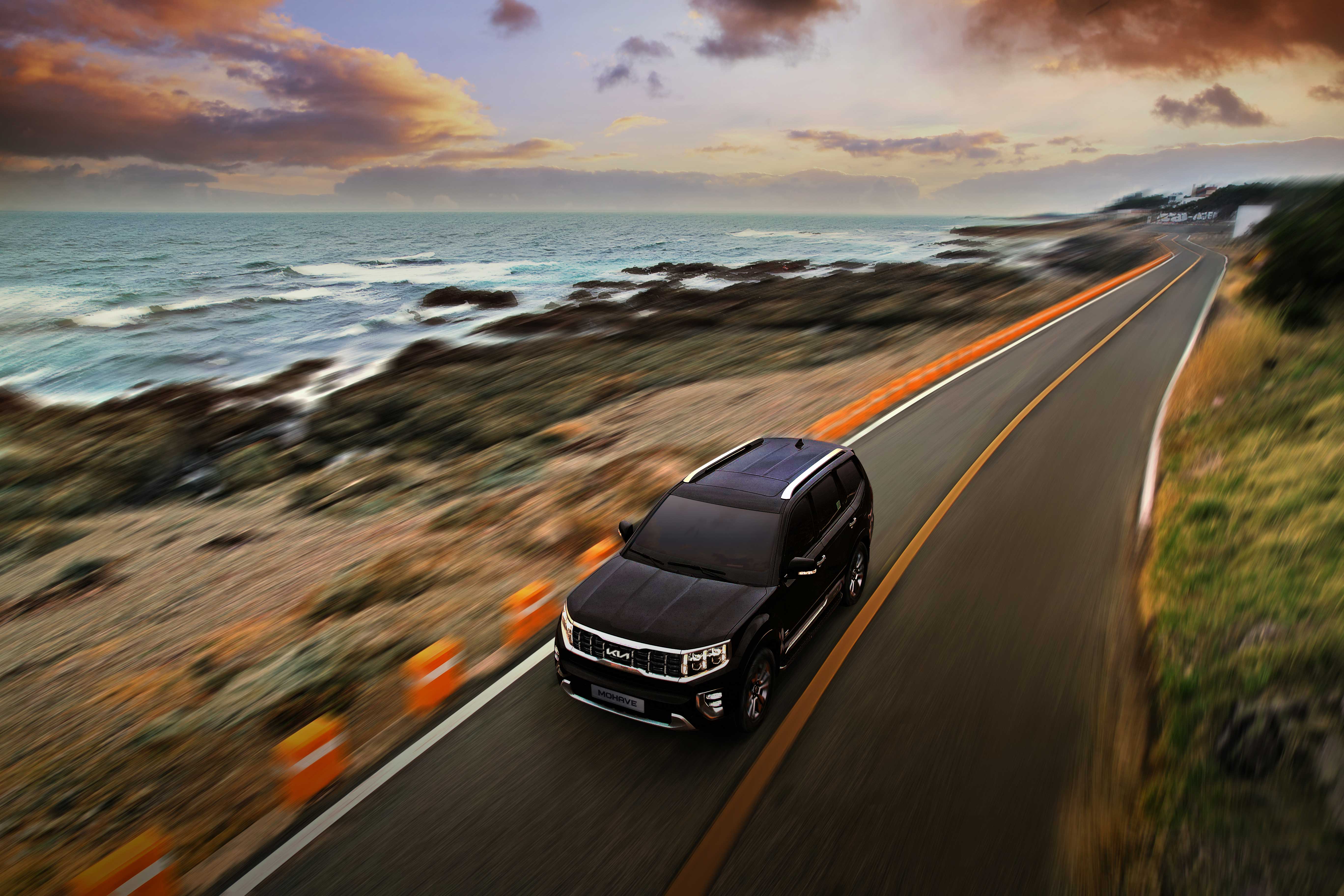 모바히 해안 도로 주행 중간 거리 전면 뷰