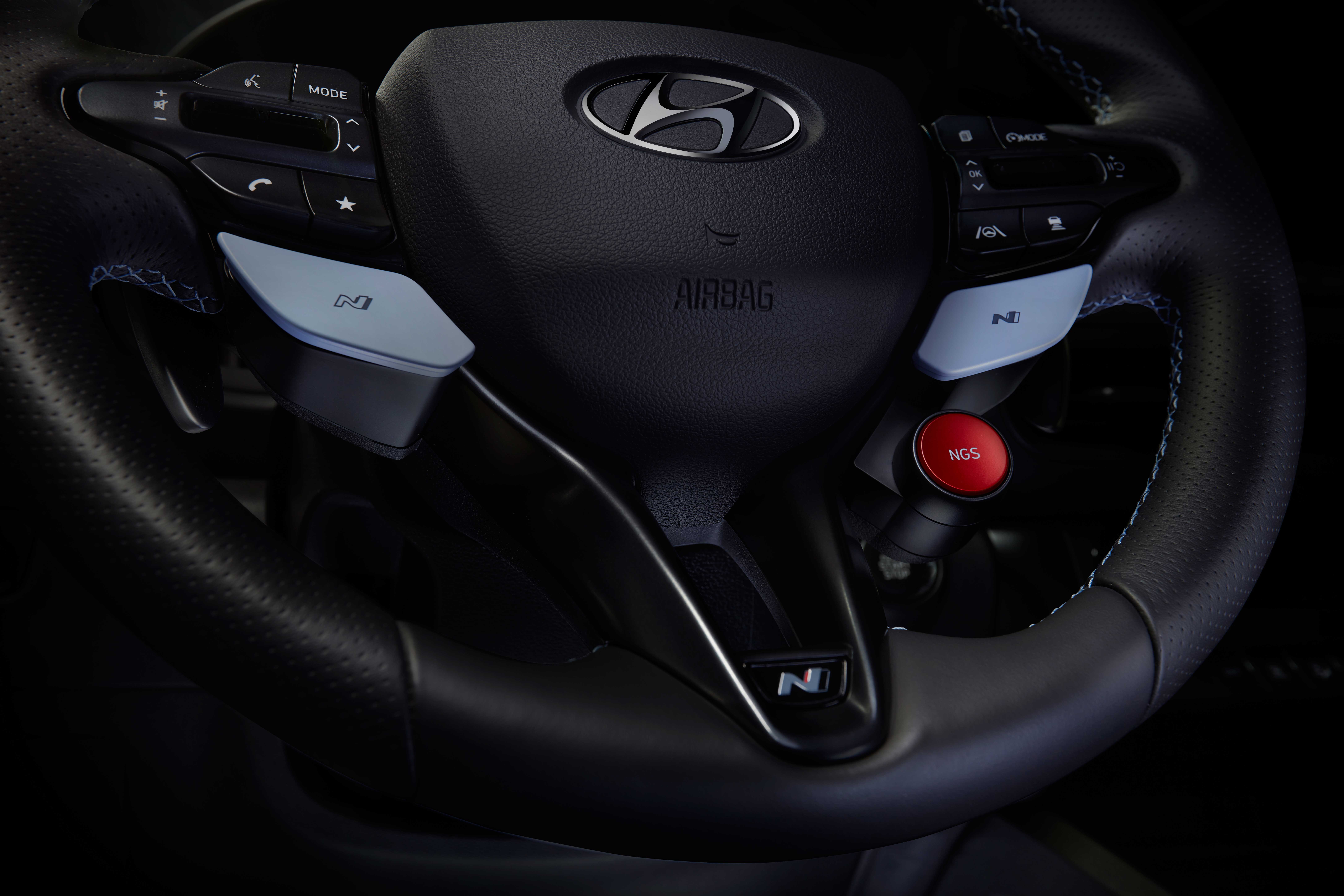 코나 N 스티어링 휠