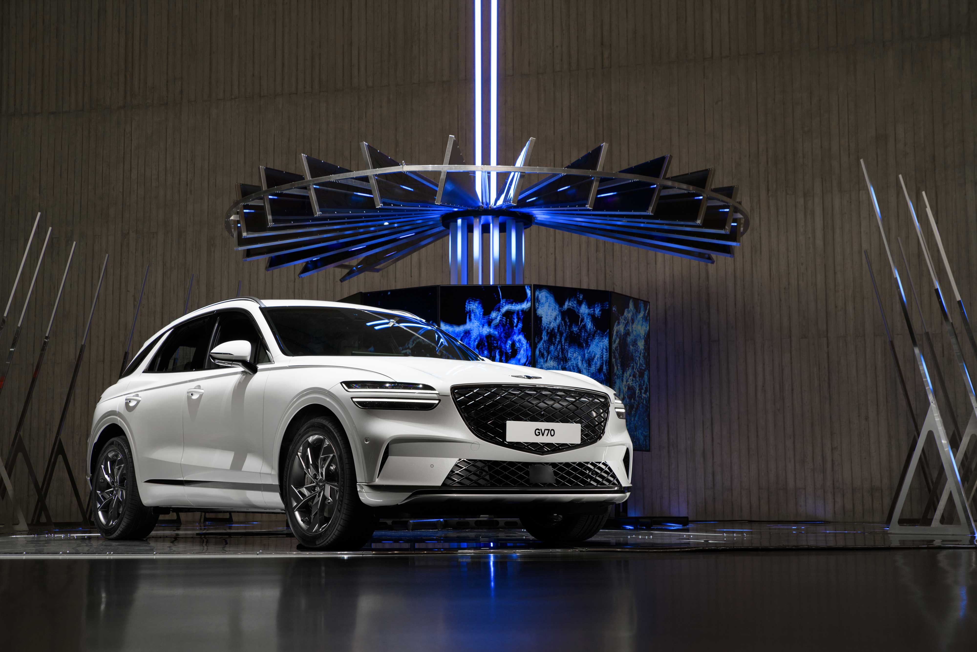 제네시스 G70 정측면 로우 앵글