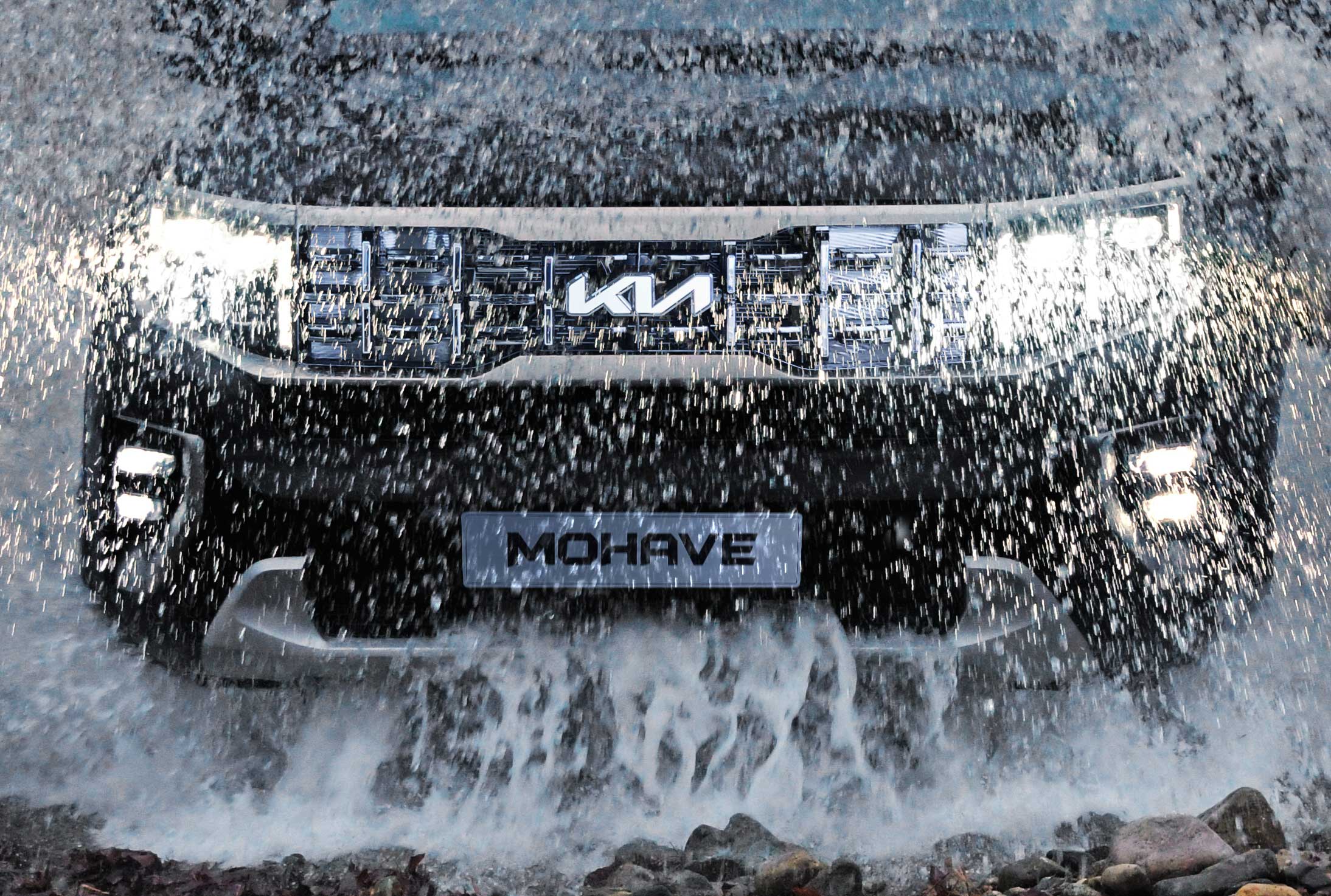 험로 주행하는 모하비 전면 클로즈업