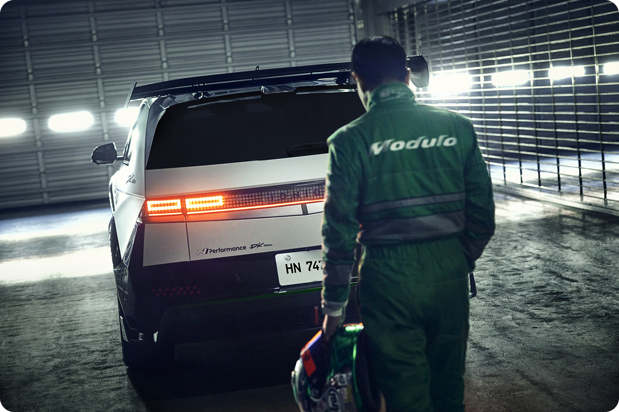 아이오닉 5 N과 츠치야 케이치의 모습