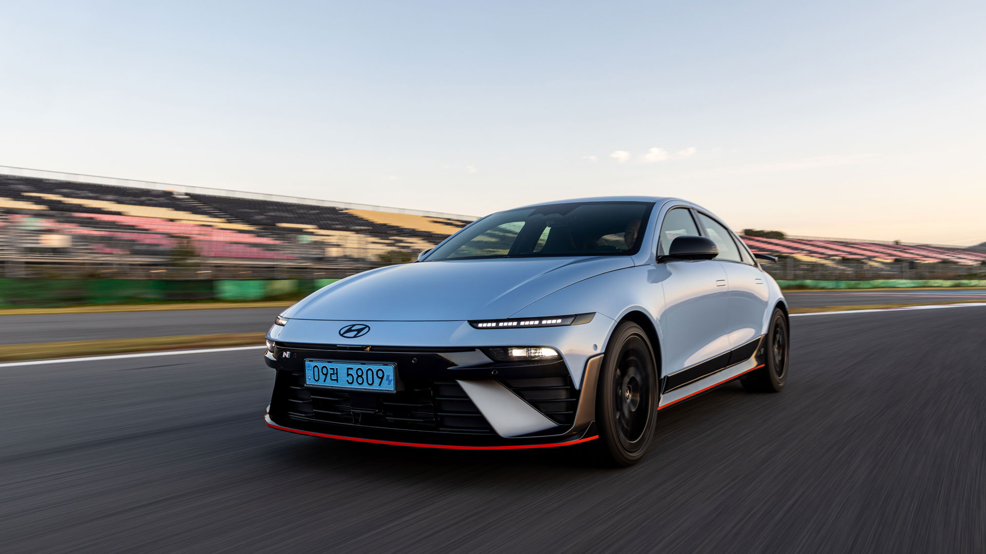 Hyundai N Redefines High-Performance EV Driving Experience with IONIQ 6 N (2)