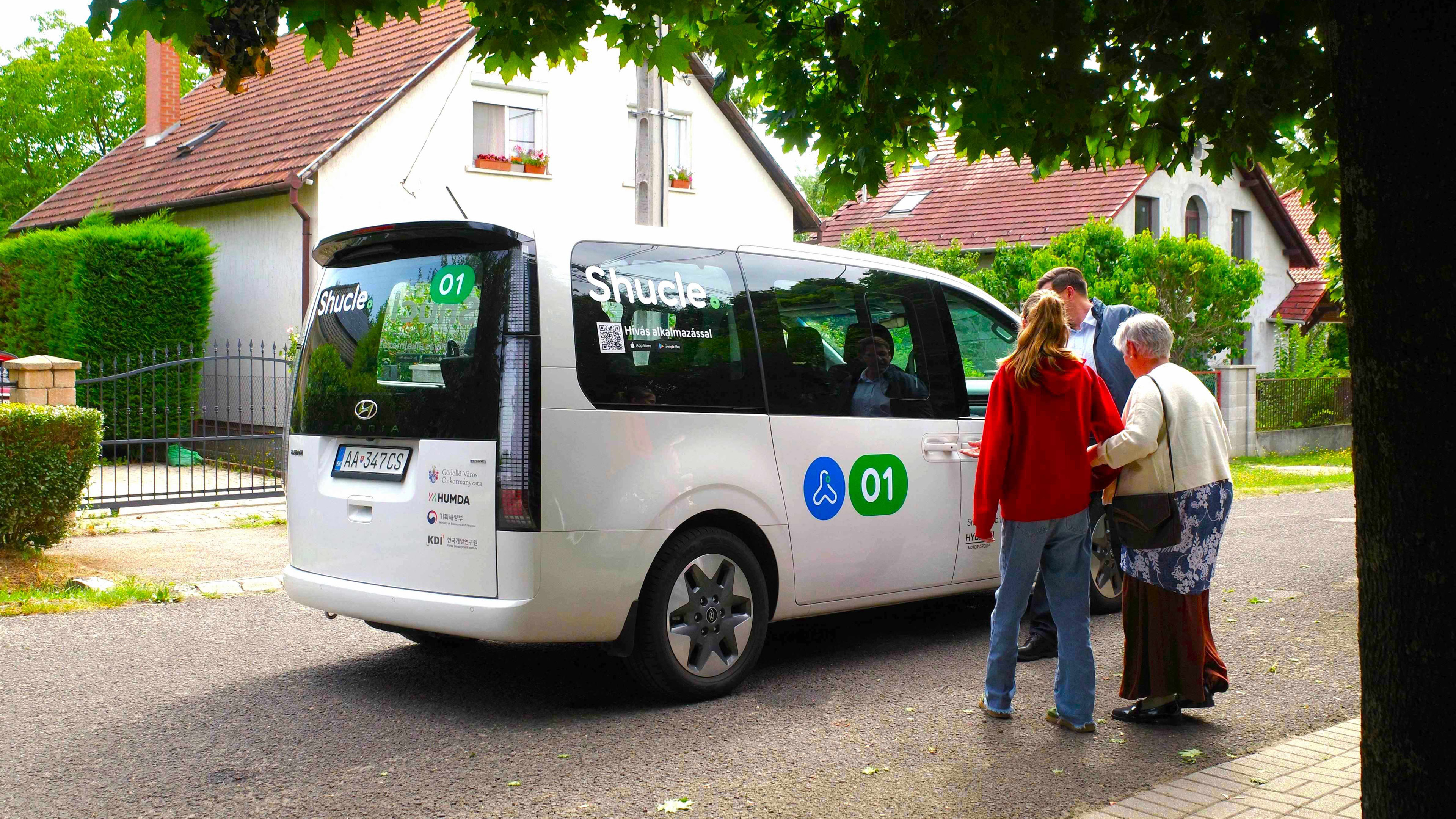 헝가리 괴될뢰시에서 시범 운영한 셔클 차량