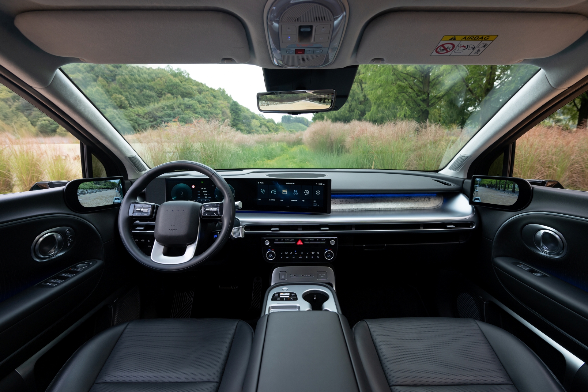 황금빛 단풍길을 따라 가을 풍경 속으로 아이오닉 9과 고요한 가을 여정을 시작해보세요_인테리어