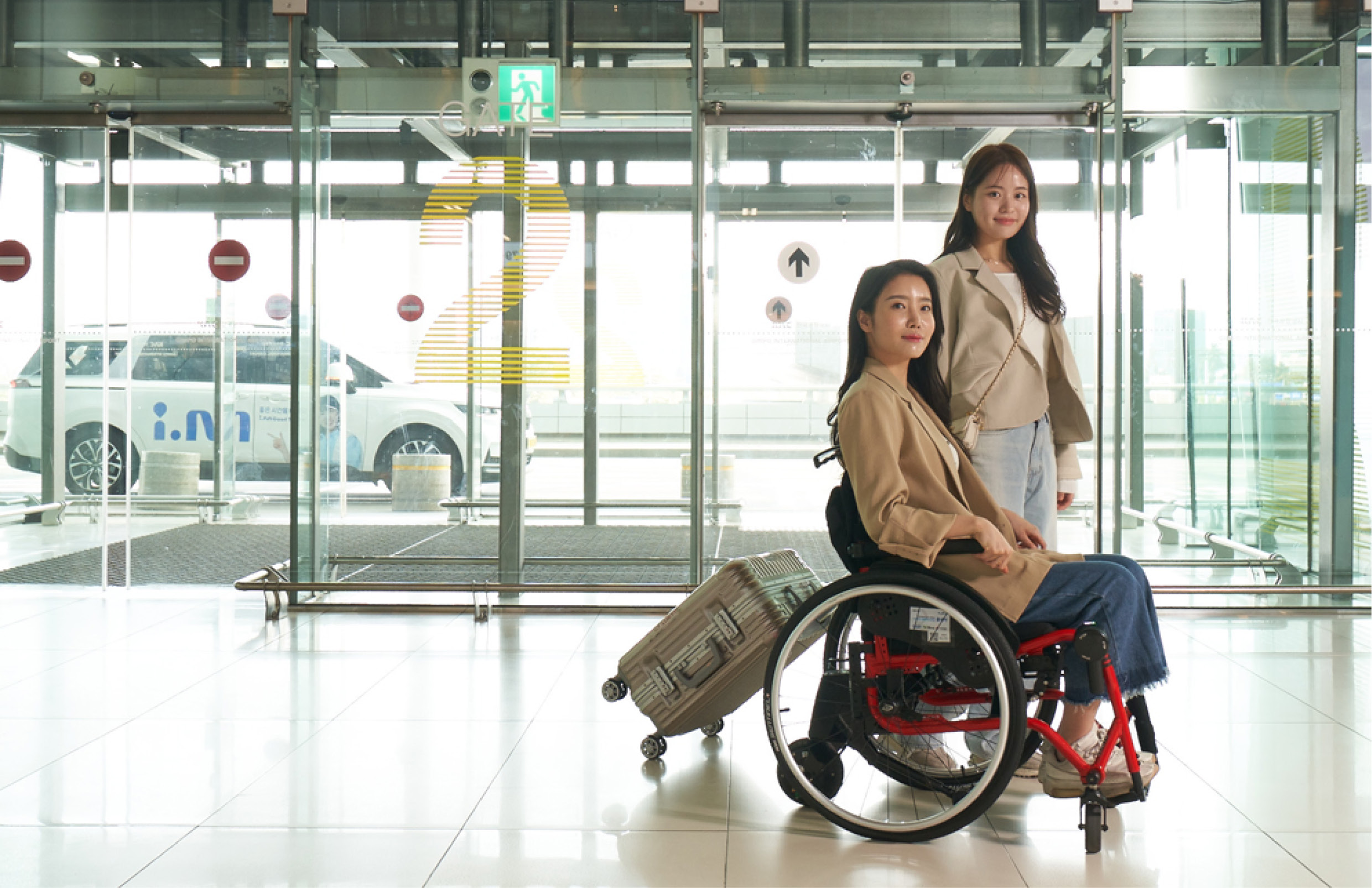 휠셰어를 이용중인 장애인의 모습