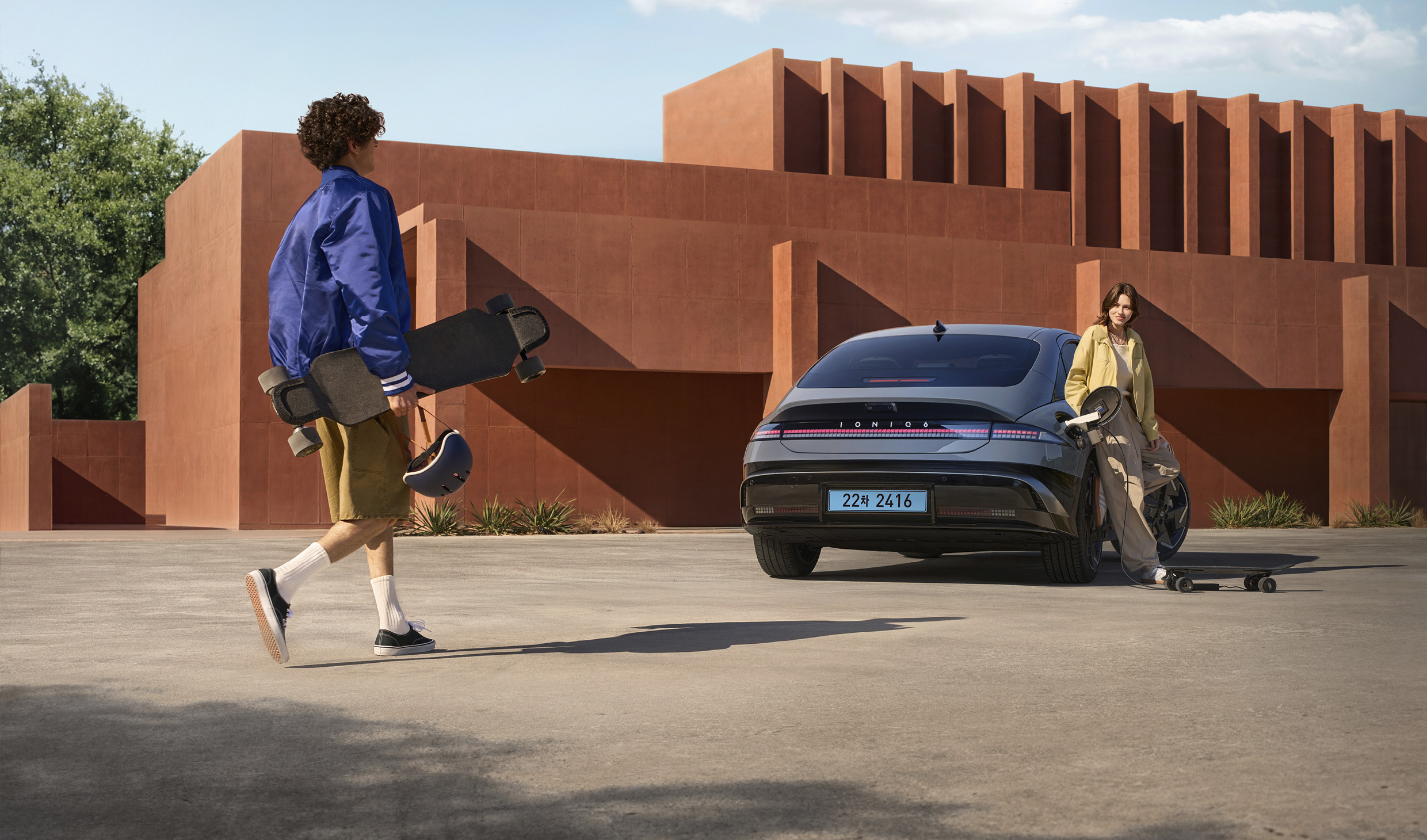 아이오닉 6와 모델 연출 모습