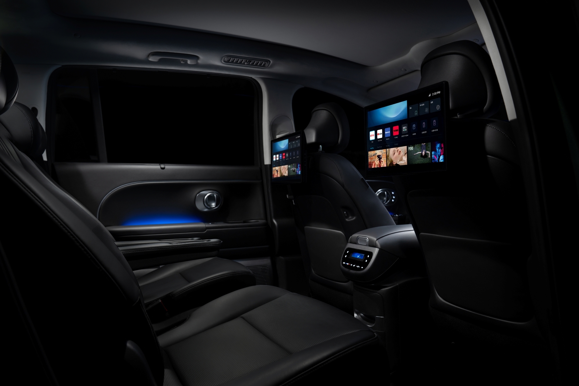 아이오닉 9만의 고요한 주행과 절제된 디테일 속에 담긴 깊이로 도심의 밤을 채우다.운전석 인테리어