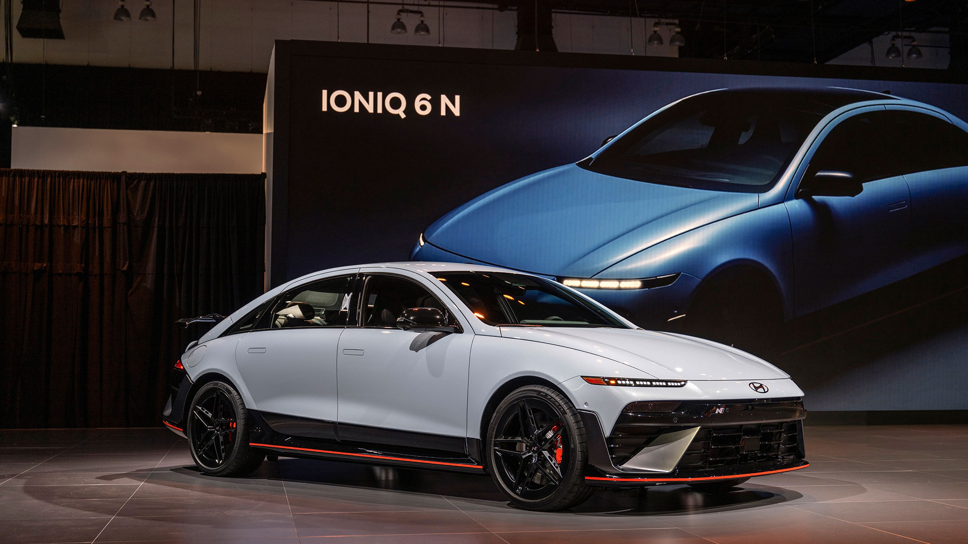 ‘2025 LA 오토쇼’에 전시된 ‘아이오닉 6 N’의 모습