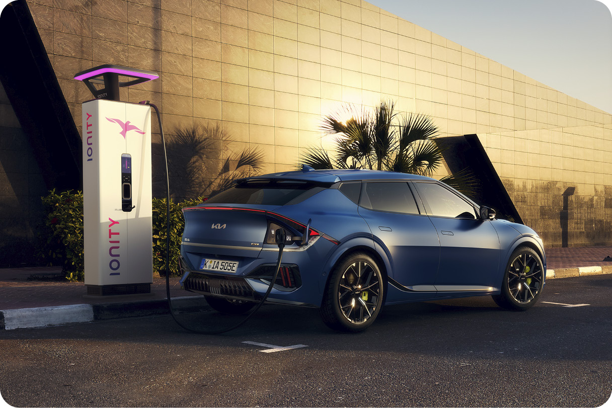 충전 중인 ev6 gt의 모습