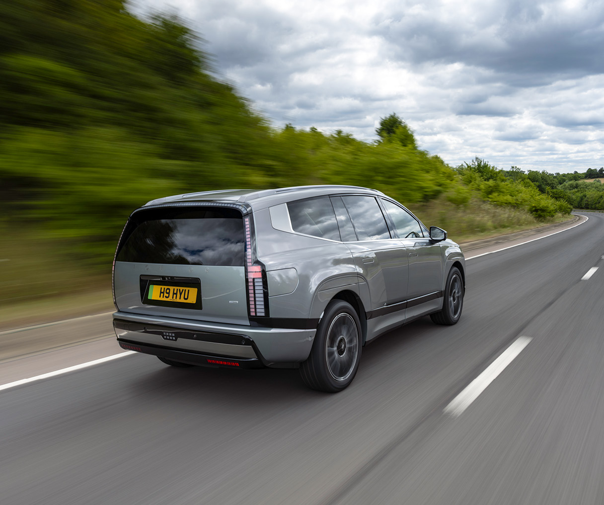 아이오닉 9의 주행 모습