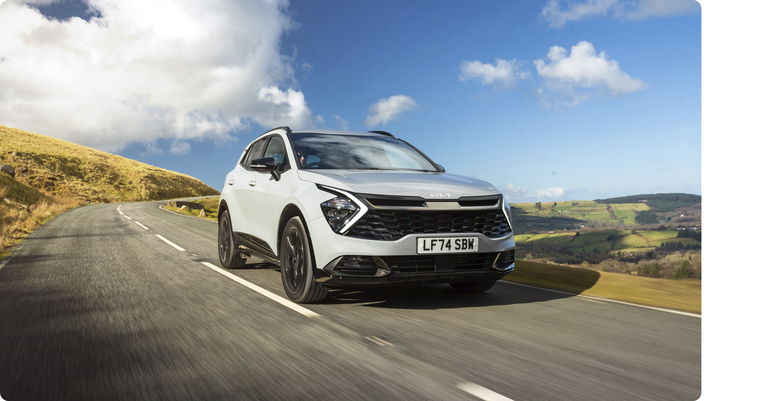 스포티지 하이브리드 주행 모습