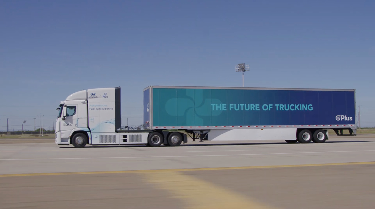 자율주행 수소전기트럭이 달리는 모습