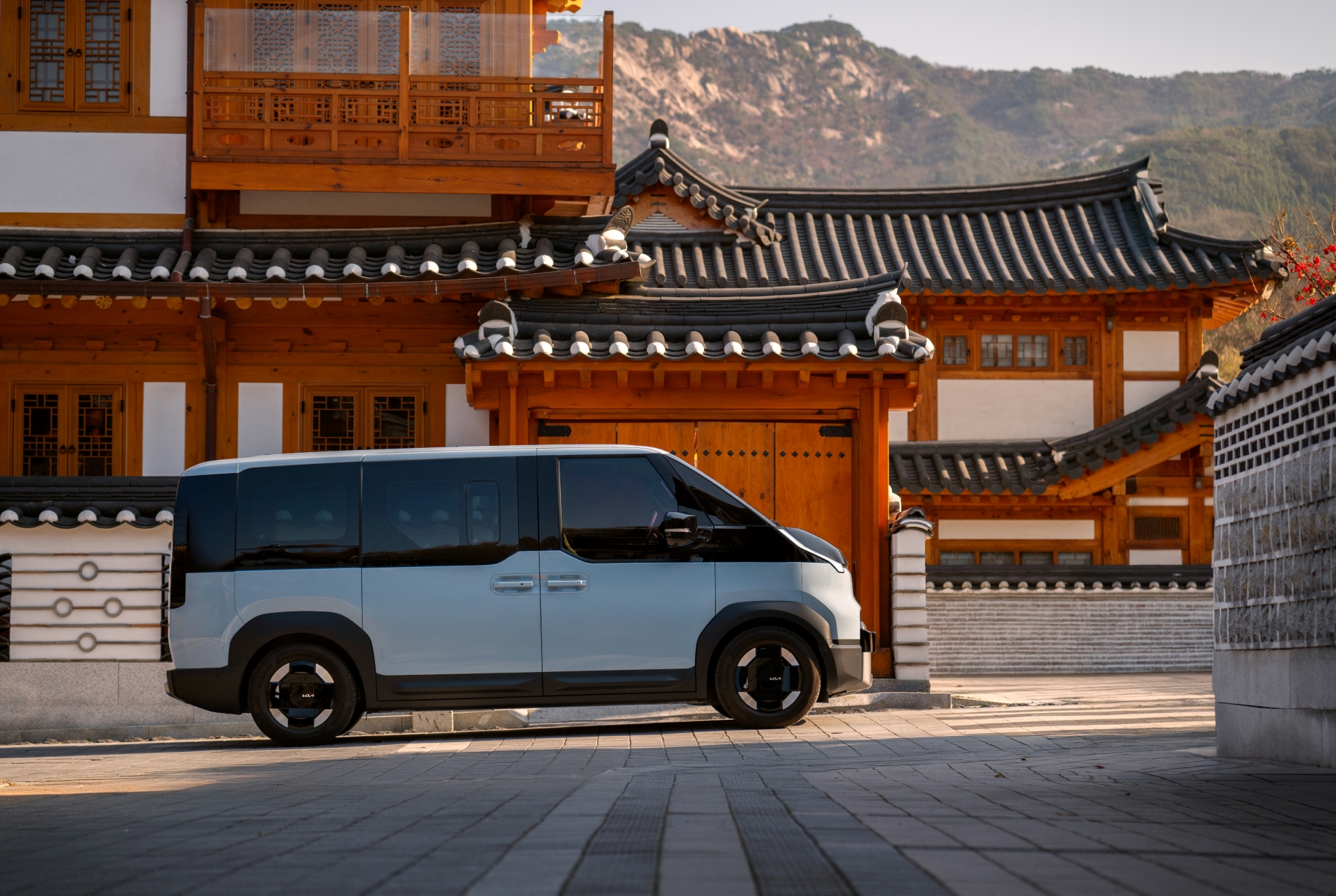 The Kia PV5 brings a sense of ease to quiet autumn paths, framed by warm, shifting colors.