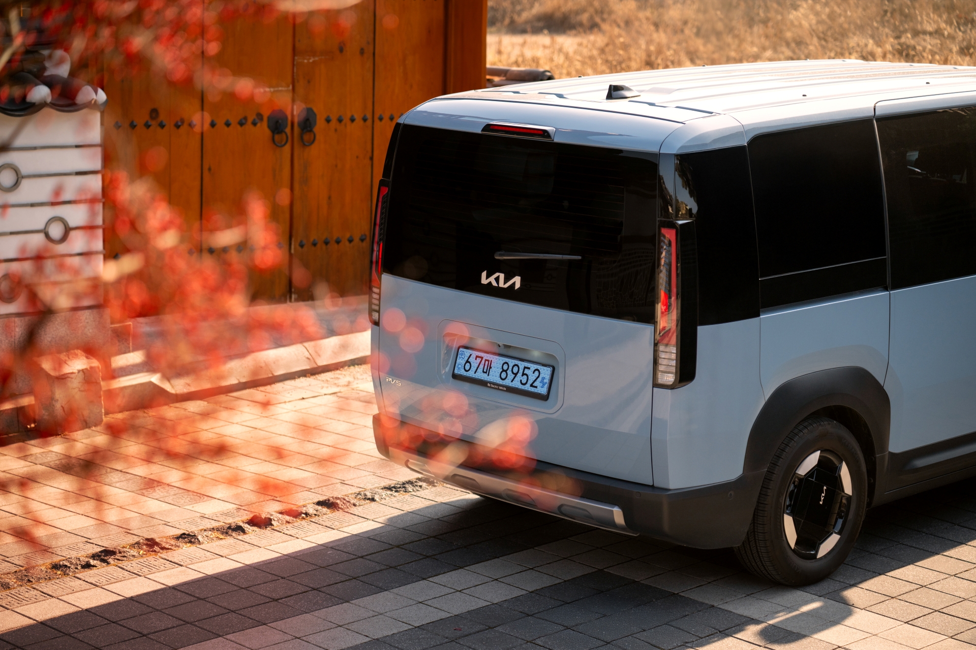 The Kia PV5 brings a sense of ease to quiet autumn paths, framed by warm, shifting colors.