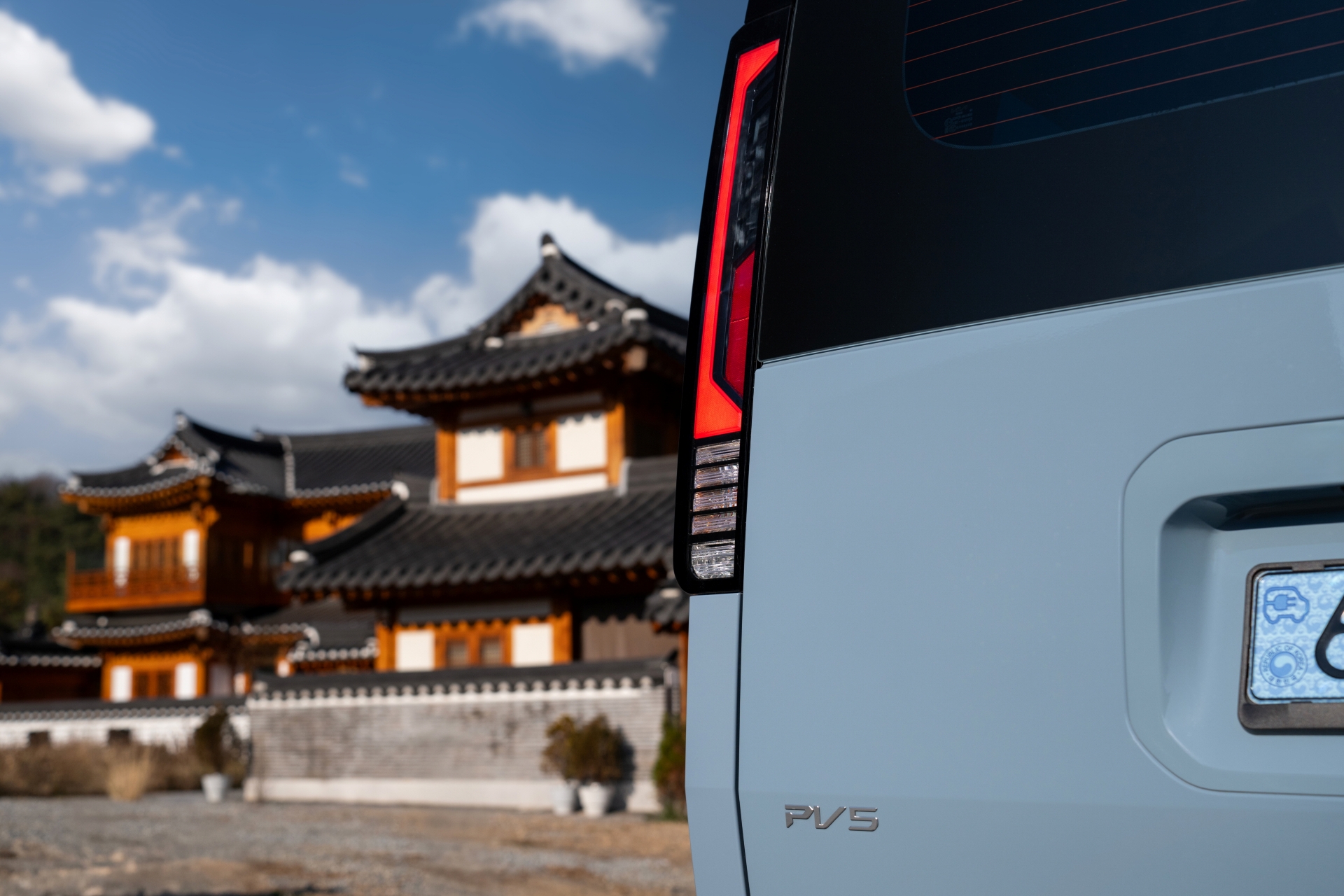 The Kia PV5 brings a sense of ease to quiet autumn paths, framed by warm, shifting colors.