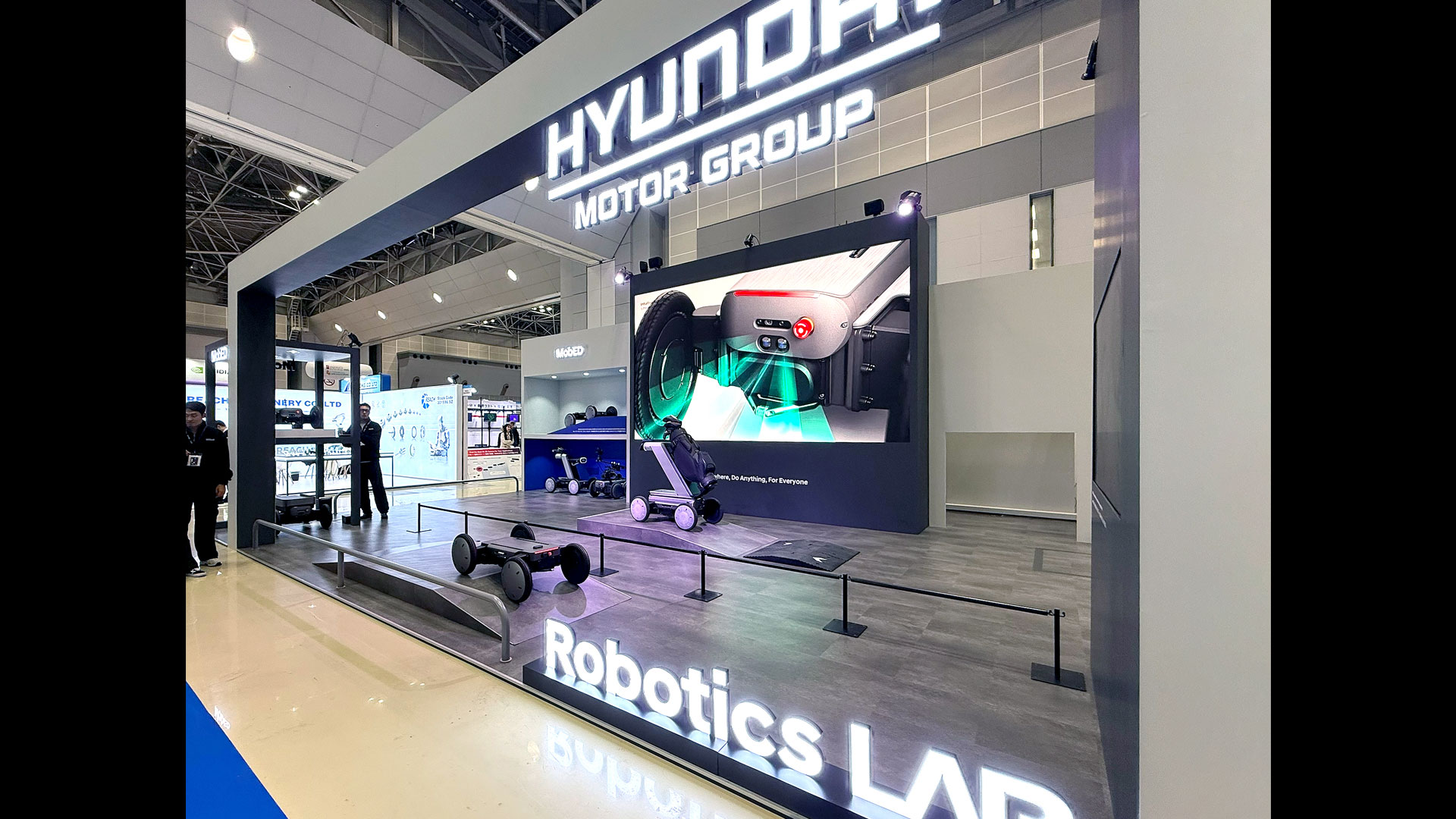 일본 국제 로봇 전시회(IREX)의 현대차그룹관 전경
