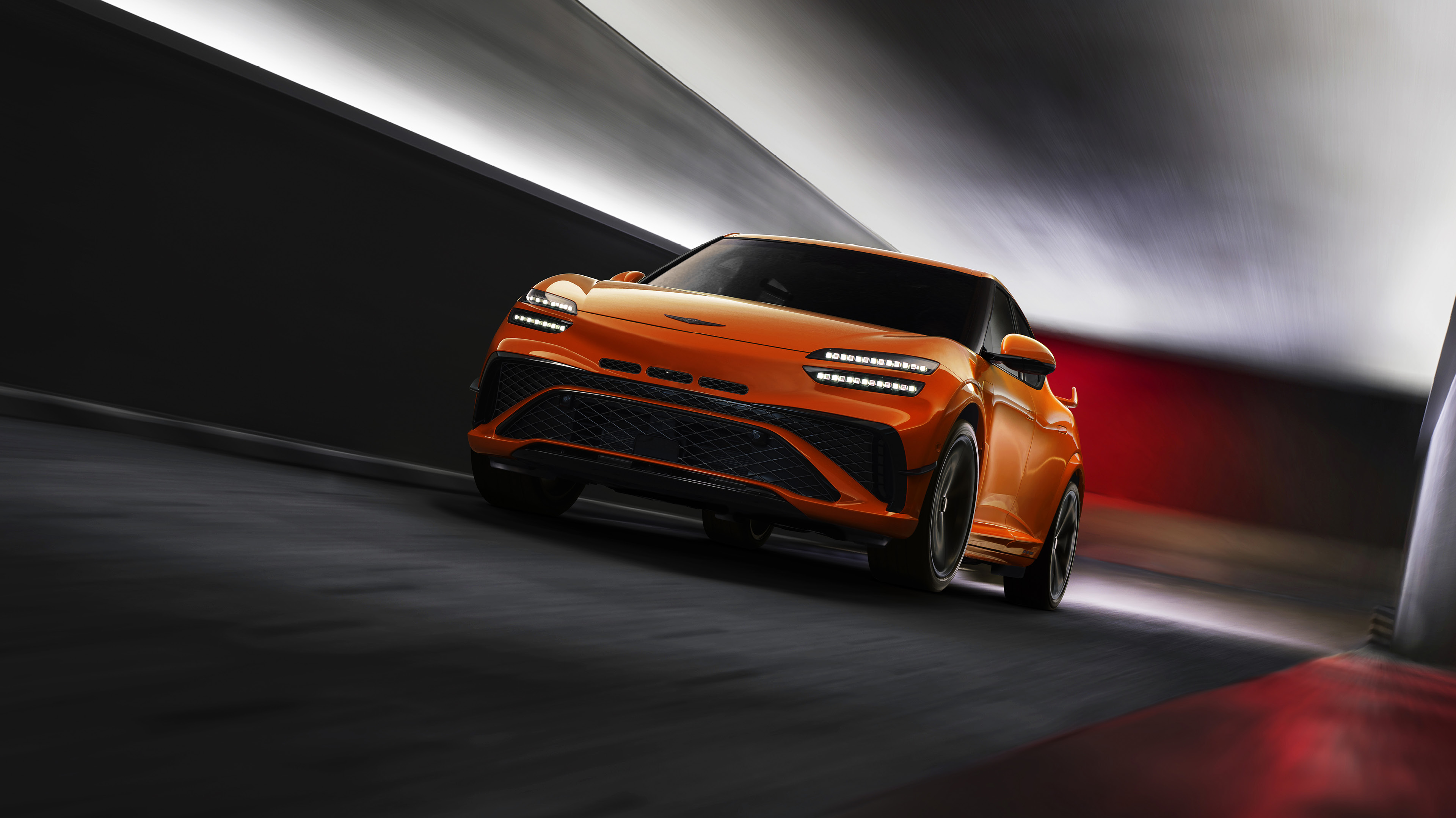 제네시스 GV60 마그마의 주행 모습