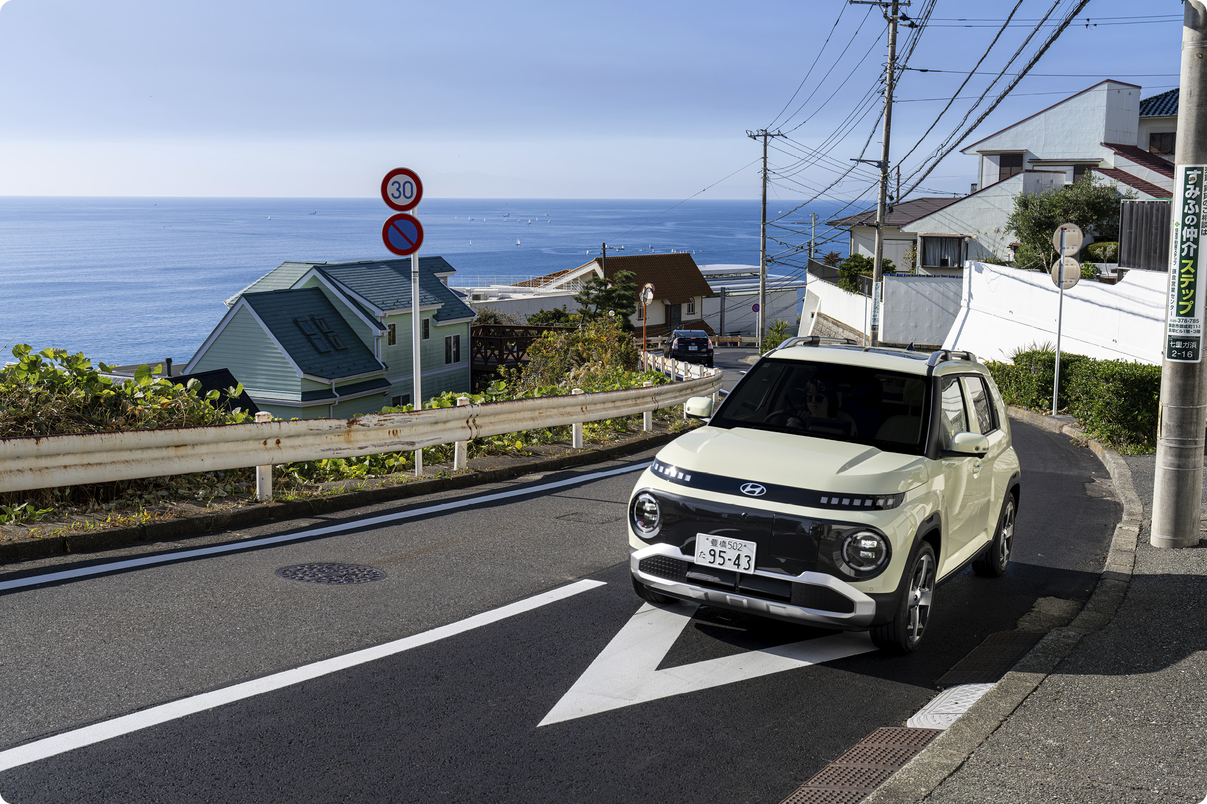 A view of the Hyundai Inster running through Kamakura, Japan
