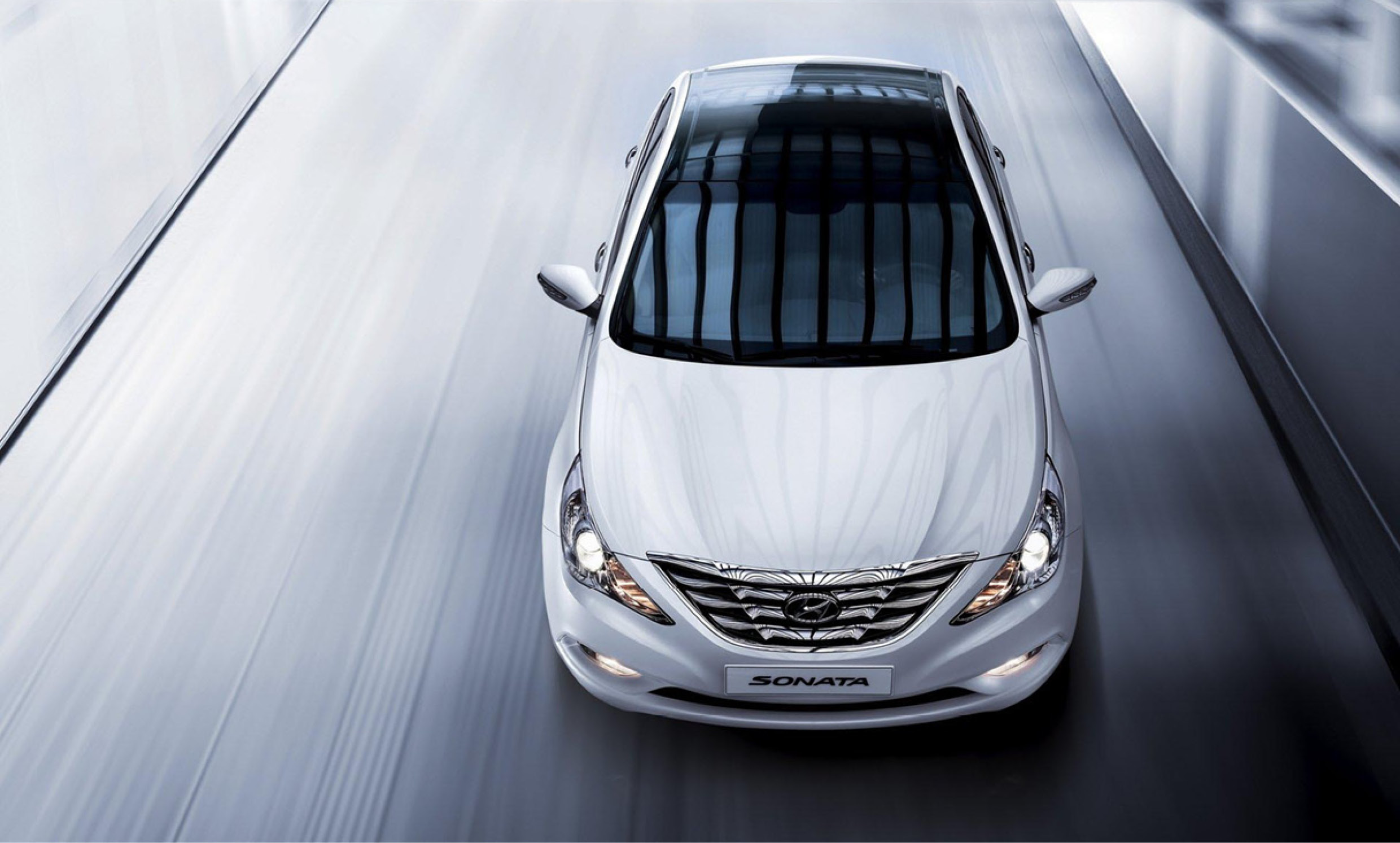 YF 쏘나타의 주행 장면