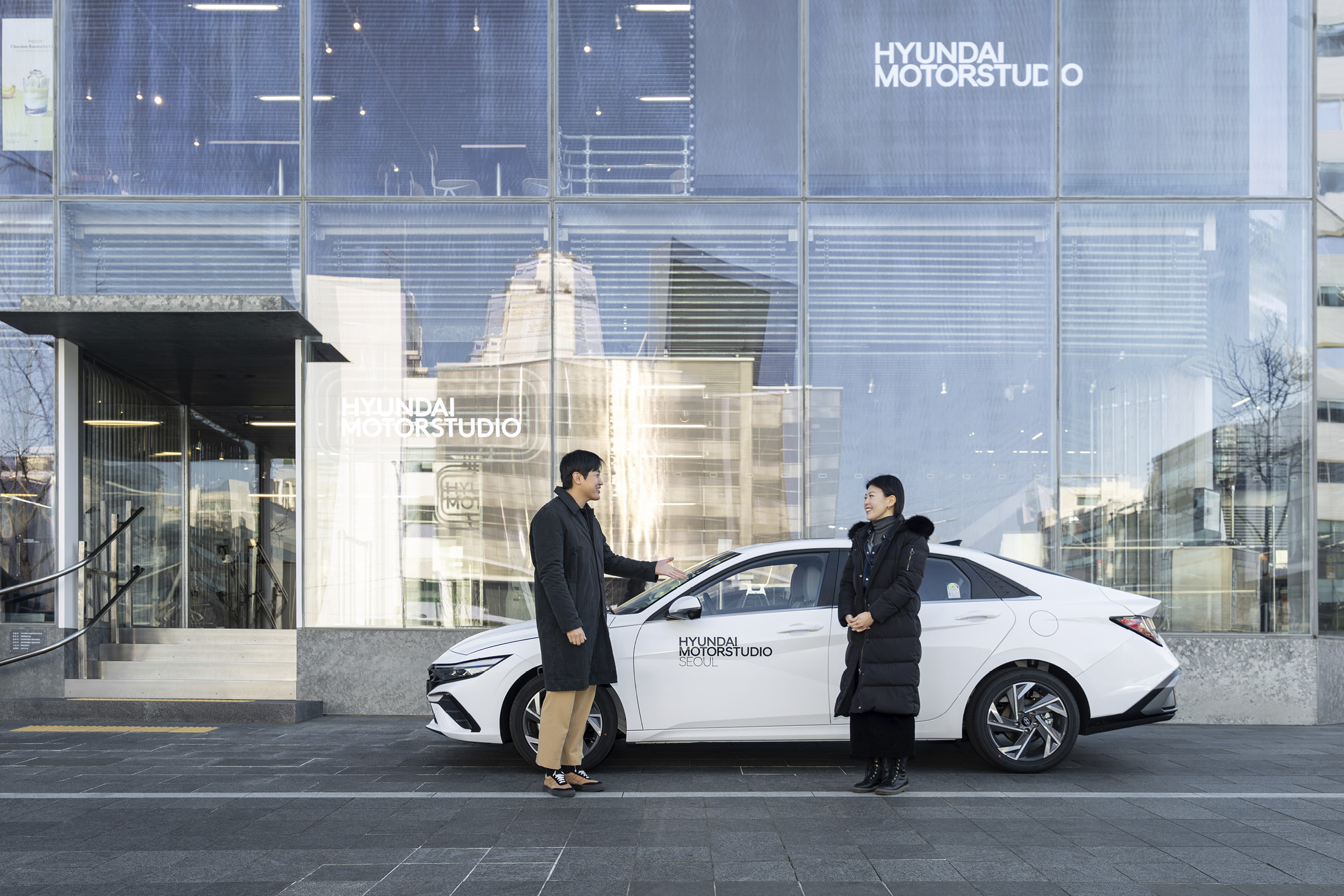 현대 모터스튜디오 비기너 드라이브를 진행 중인 모습