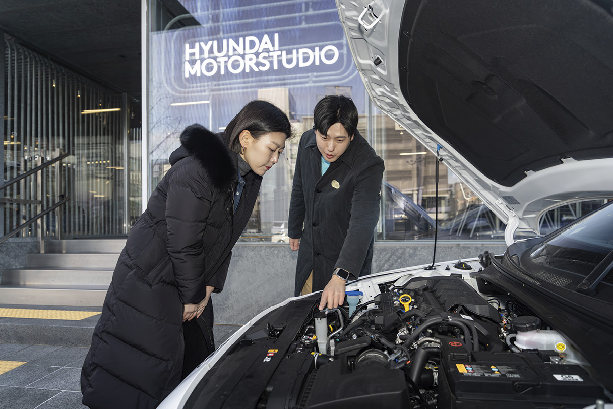 현대 모터스튜디오 비기너 드라이브를 진행 중인 모습
