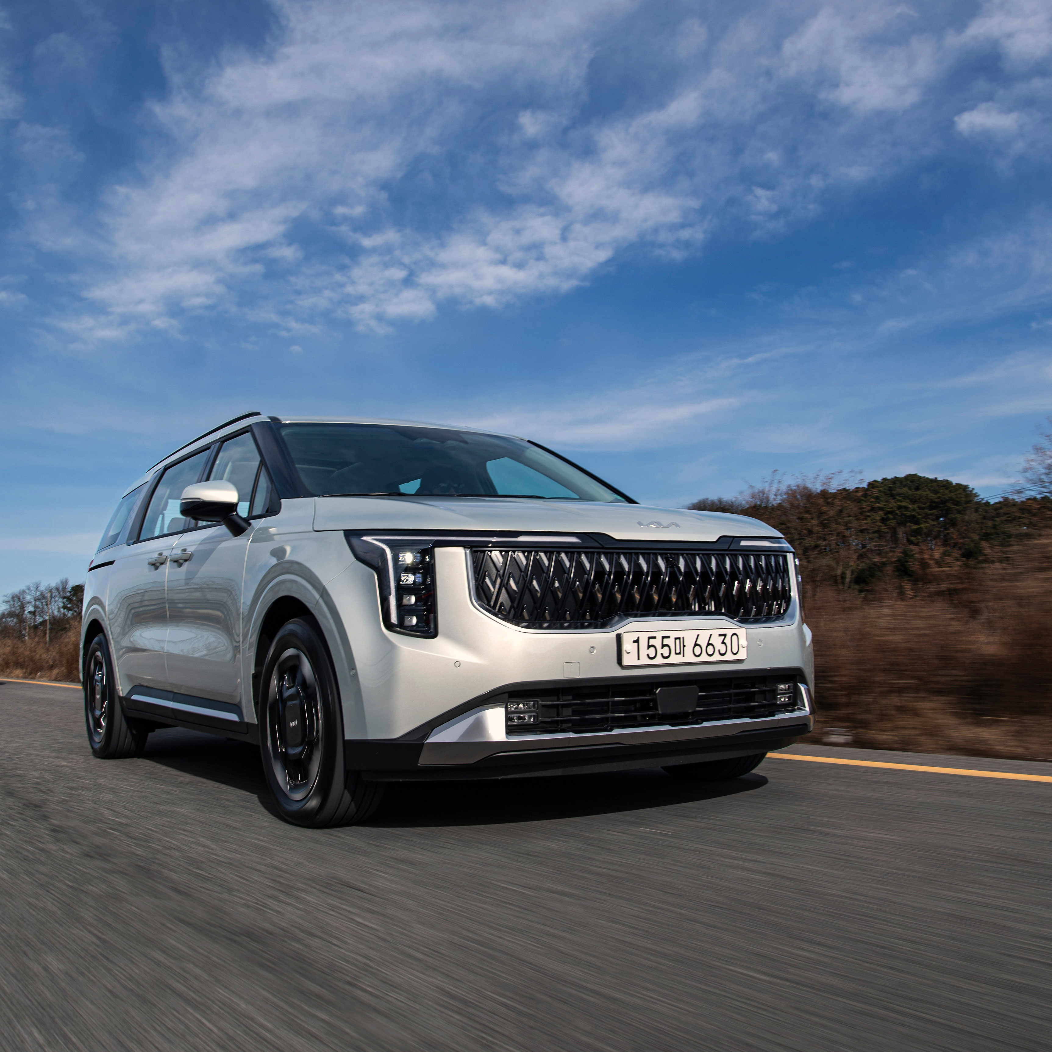 The new Carnival, refined with more sophistication and spacious interior (2)