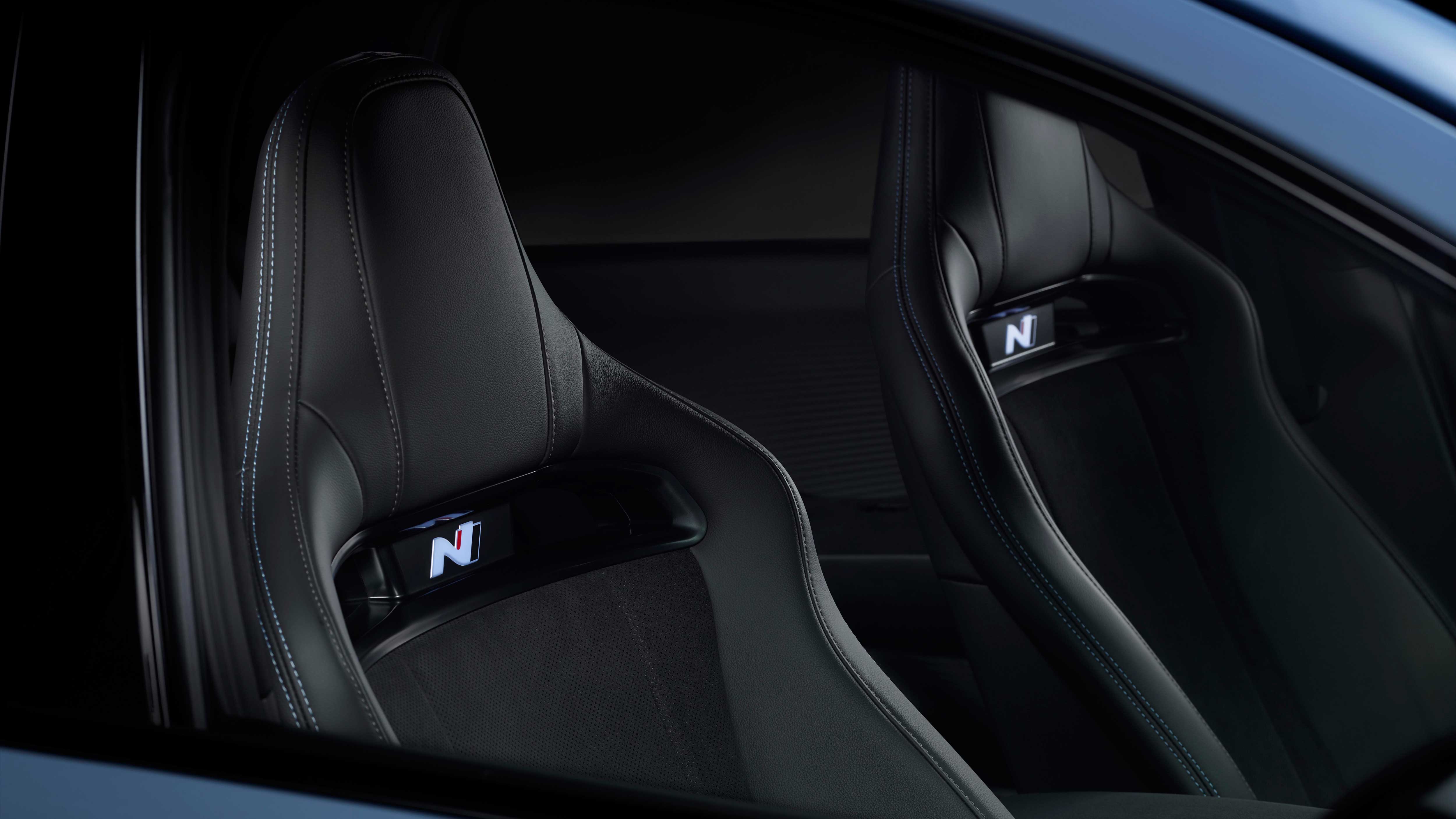 아이오닉 6 N 내부 시트