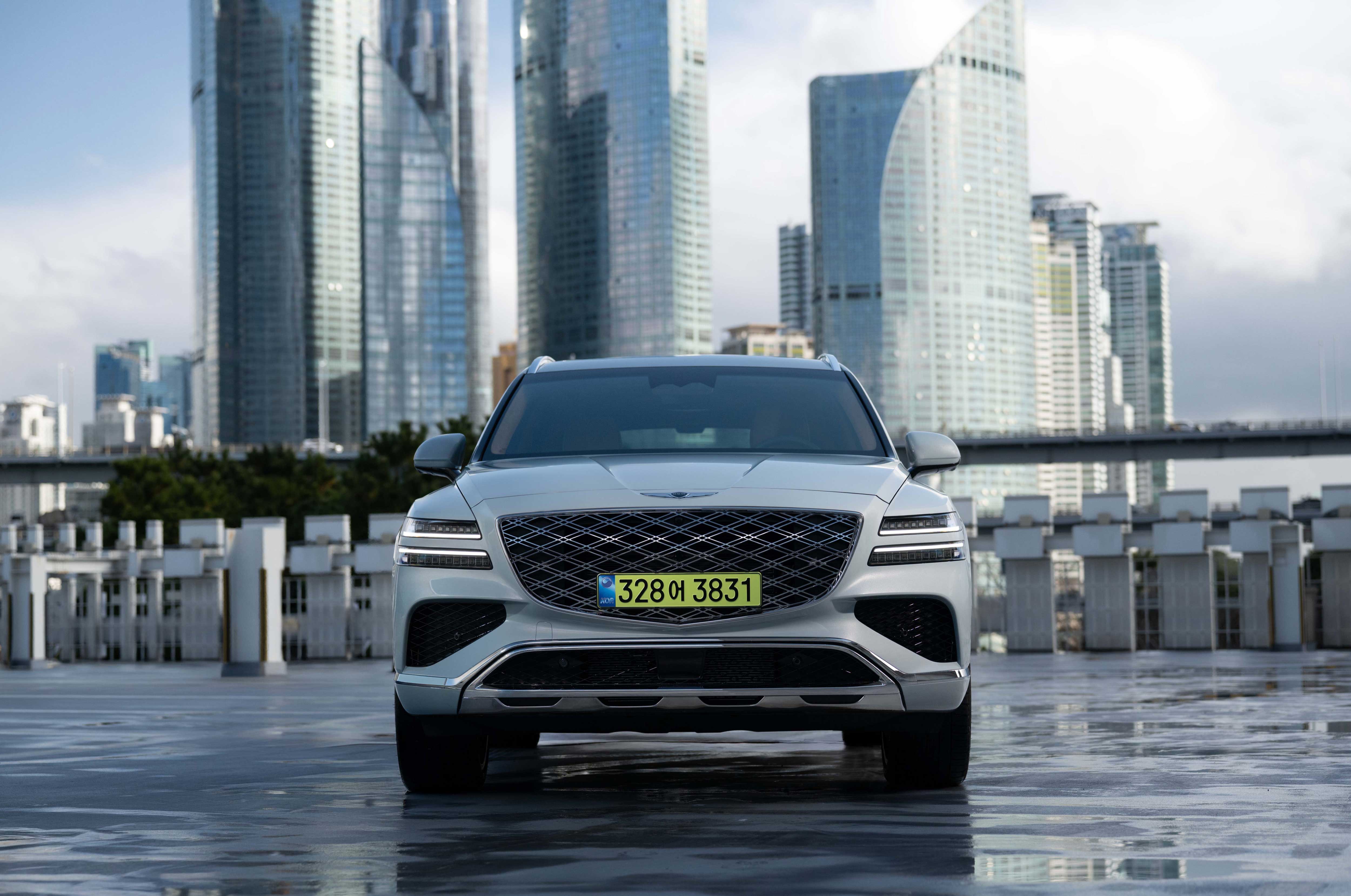 제네시스 GV80 도심배경 전면