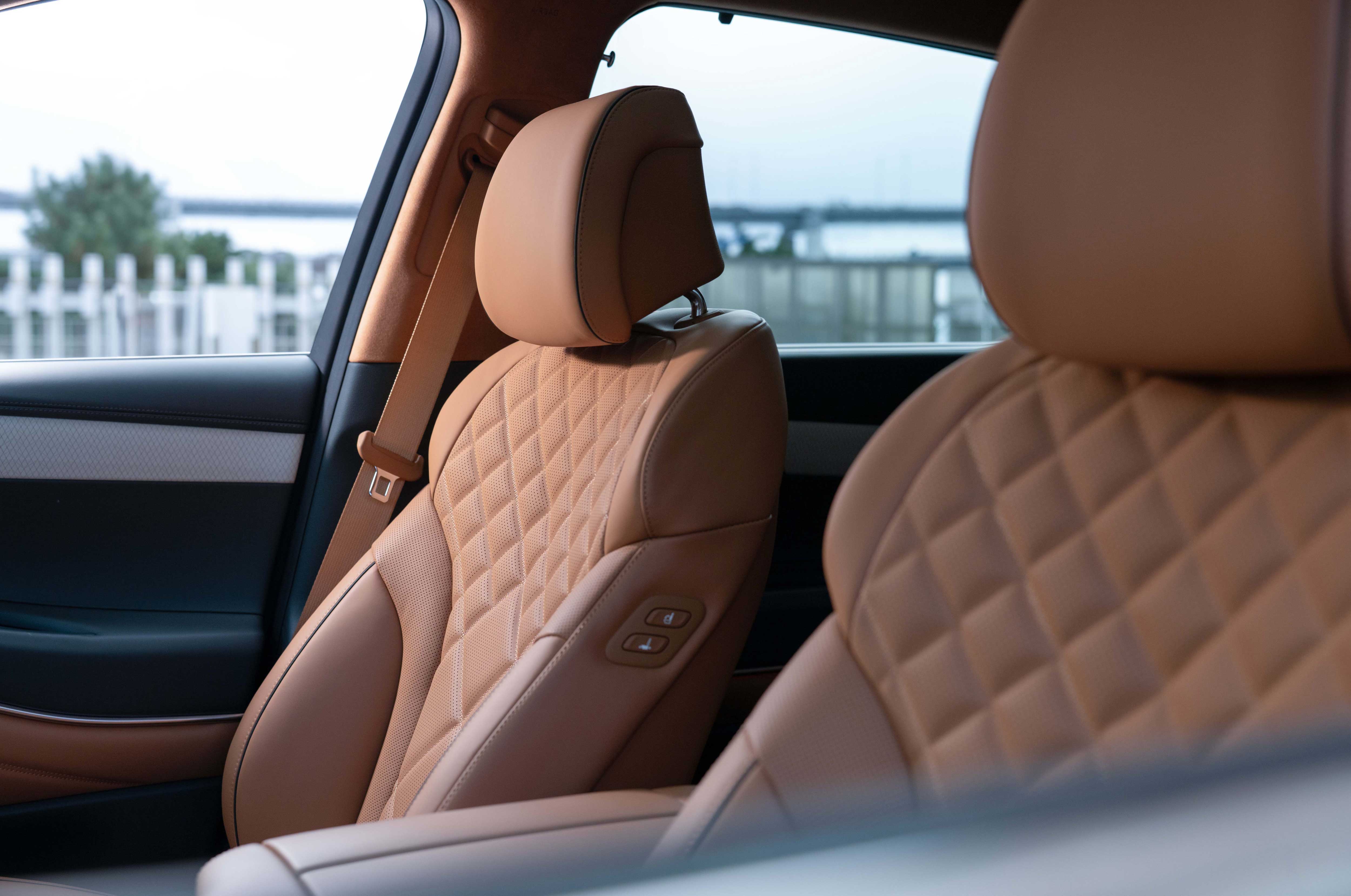 제네시스 GV80  앞좌석 시트