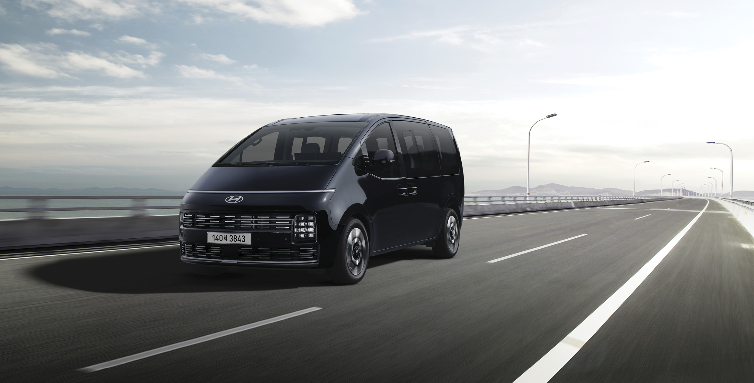 현대차 더 뉴 스타리아 주행 모습