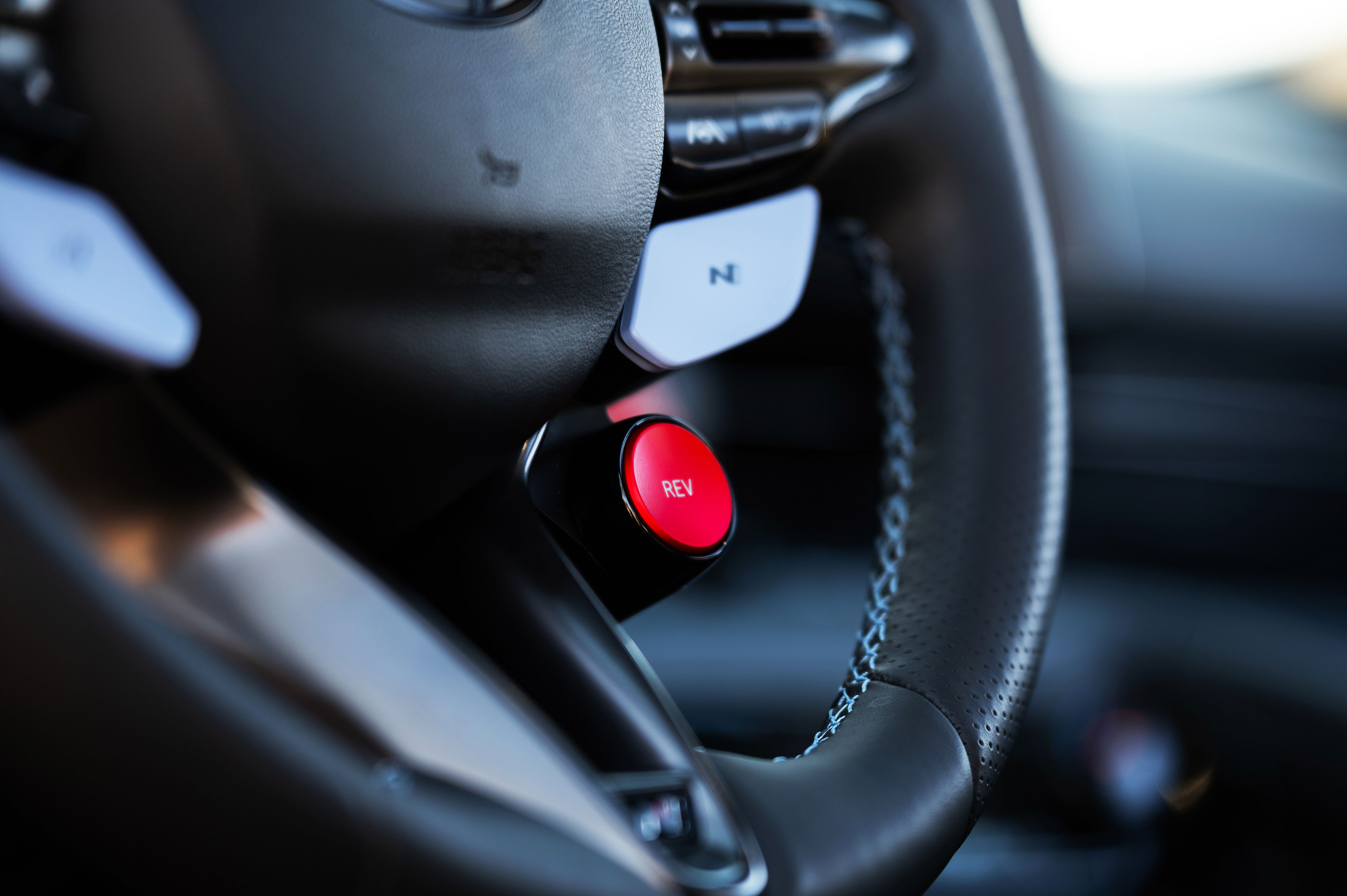 일상에 설렘을 채워주는 드라이빙의 시작 더 뉴 아반떼 N (7)